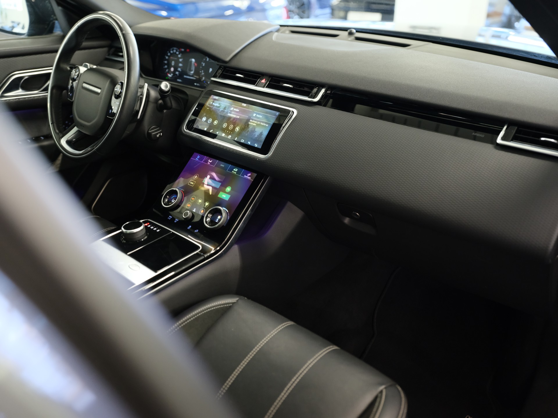 LAND ROVER Range Rover Velar P 300 Automatic *Ambientebeleuchtung* *Head-Up Display* *Panorama*-image-17