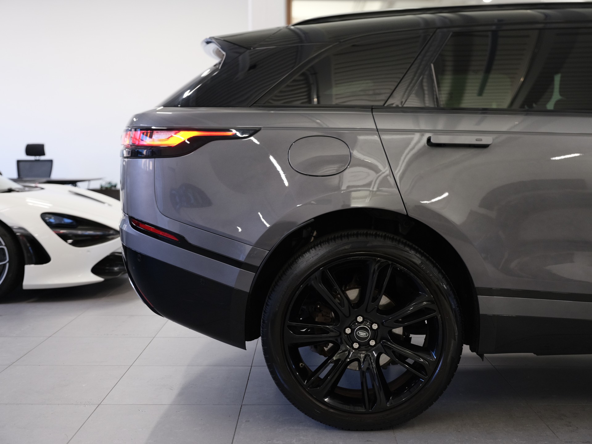 LAND ROVER Range Rover Velar P 300 Automatic *Ambientebeleuchtung* *Head-Up Display* *Panorama*-image-13