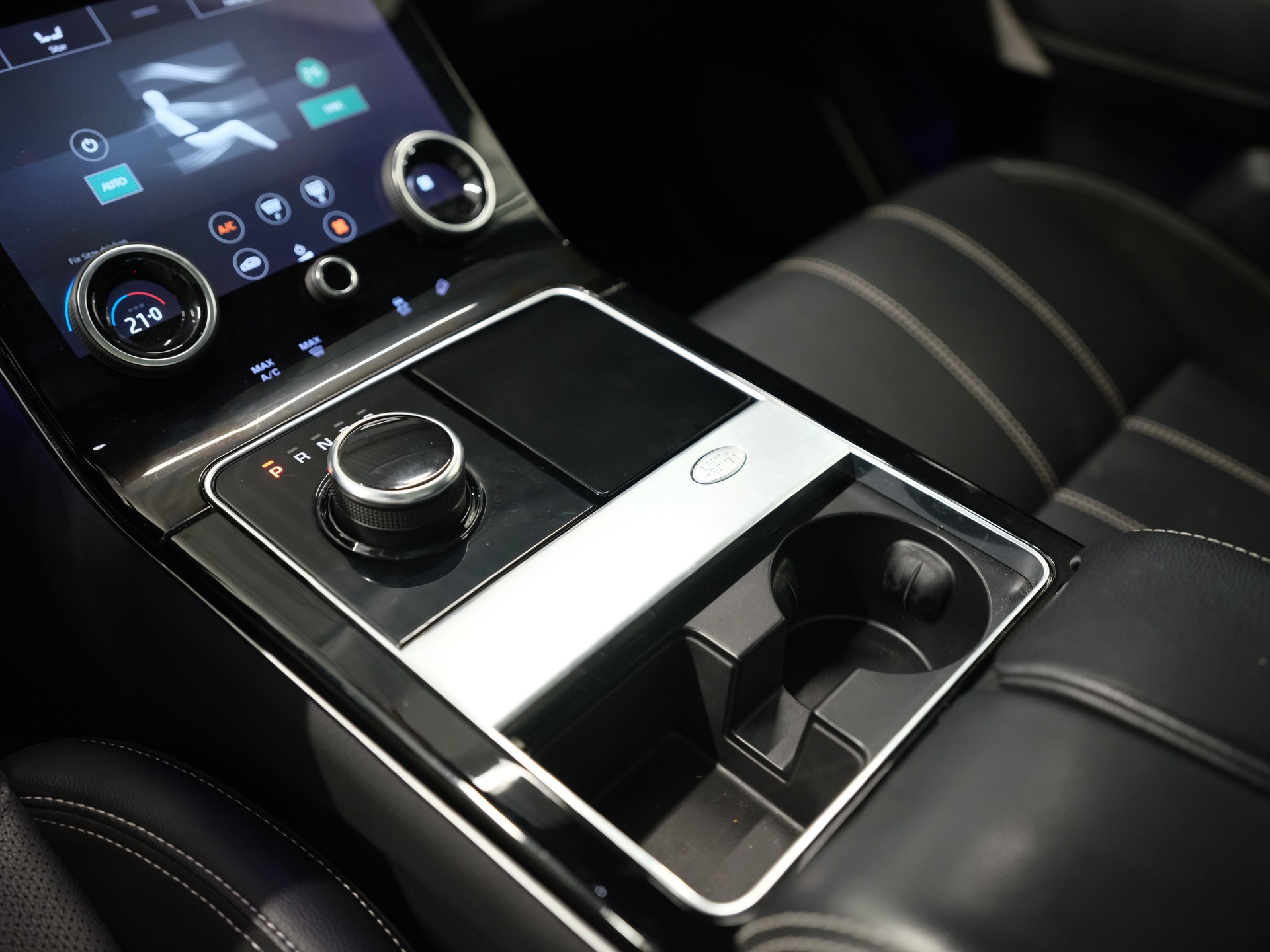 LAND ROVER Range Rover Velar P 300 Automatic *Ambientebeleuchtung* *Head-Up Display* *Panorama*-image-24