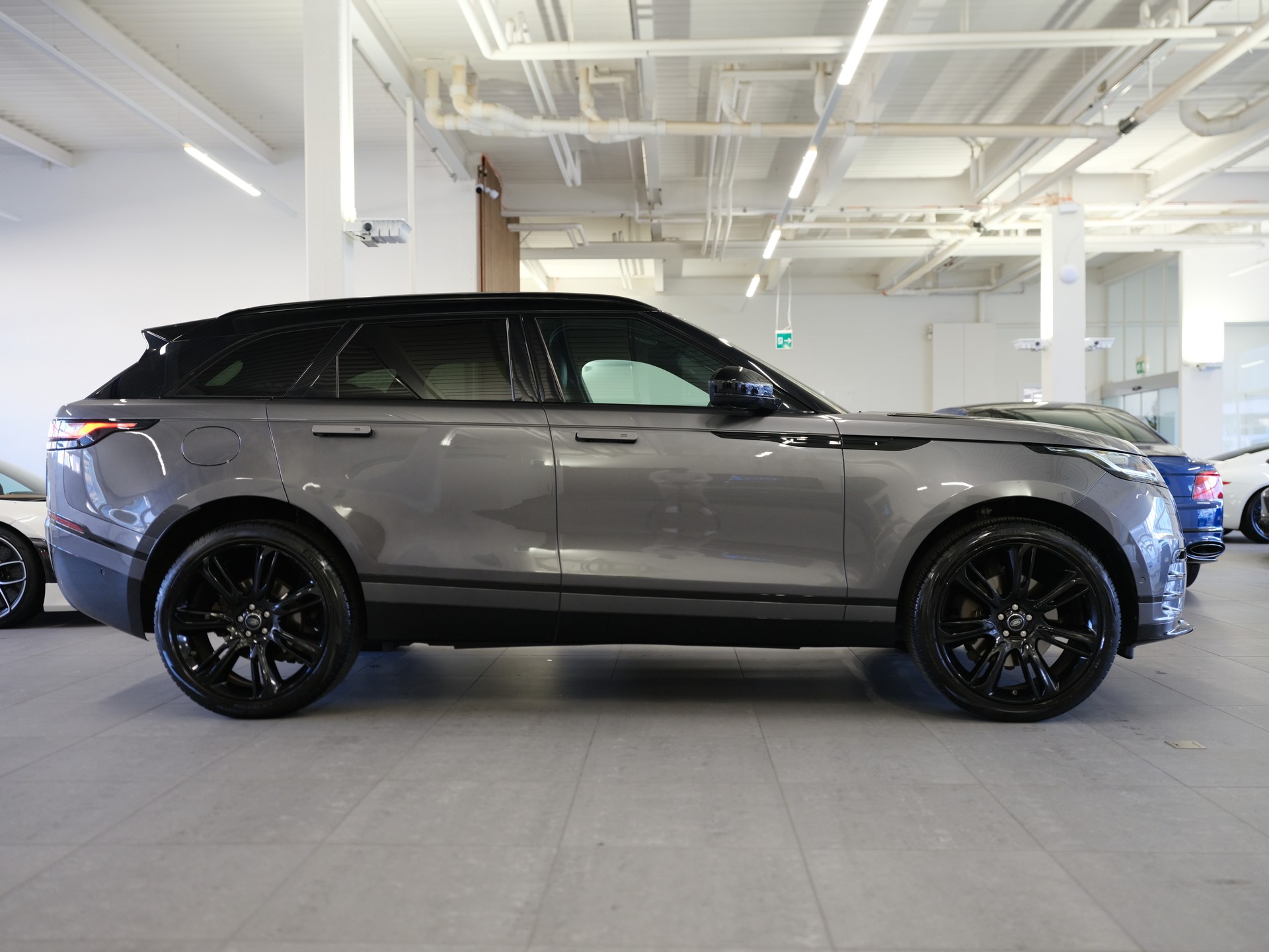 LAND ROVER Range Rover Velar P 300 Automatic *Ambientebeleuchtung* *Head-Up Display* *Panorama*-image-6
