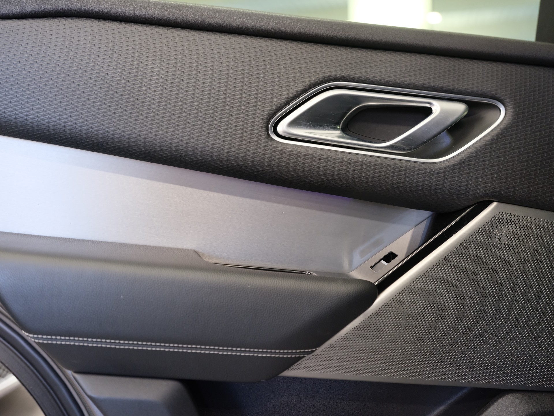 LAND ROVER Range Rover Velar P 300 Automatic *Ambientebeleuchtung* *Head-Up Display* *Panorama*-image-30