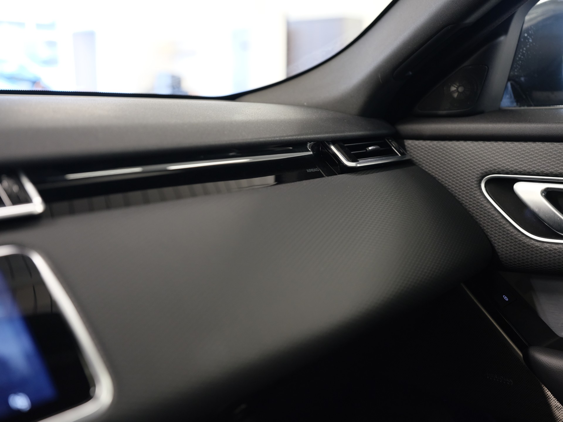 LAND ROVER Range Rover Velar P 300 Automatic *Ambientebeleuchtung* *Head-Up Display* *Panorama*-image-25