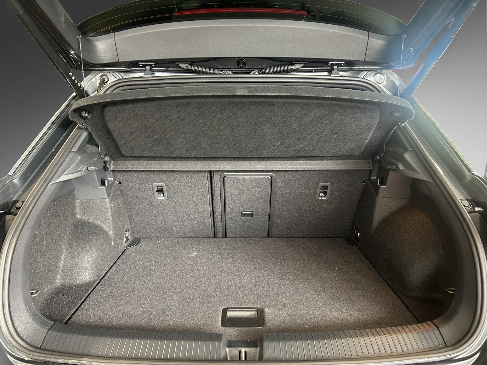VW T-Roc 2.0 TSI R-Line DSG 4Motion-image-9