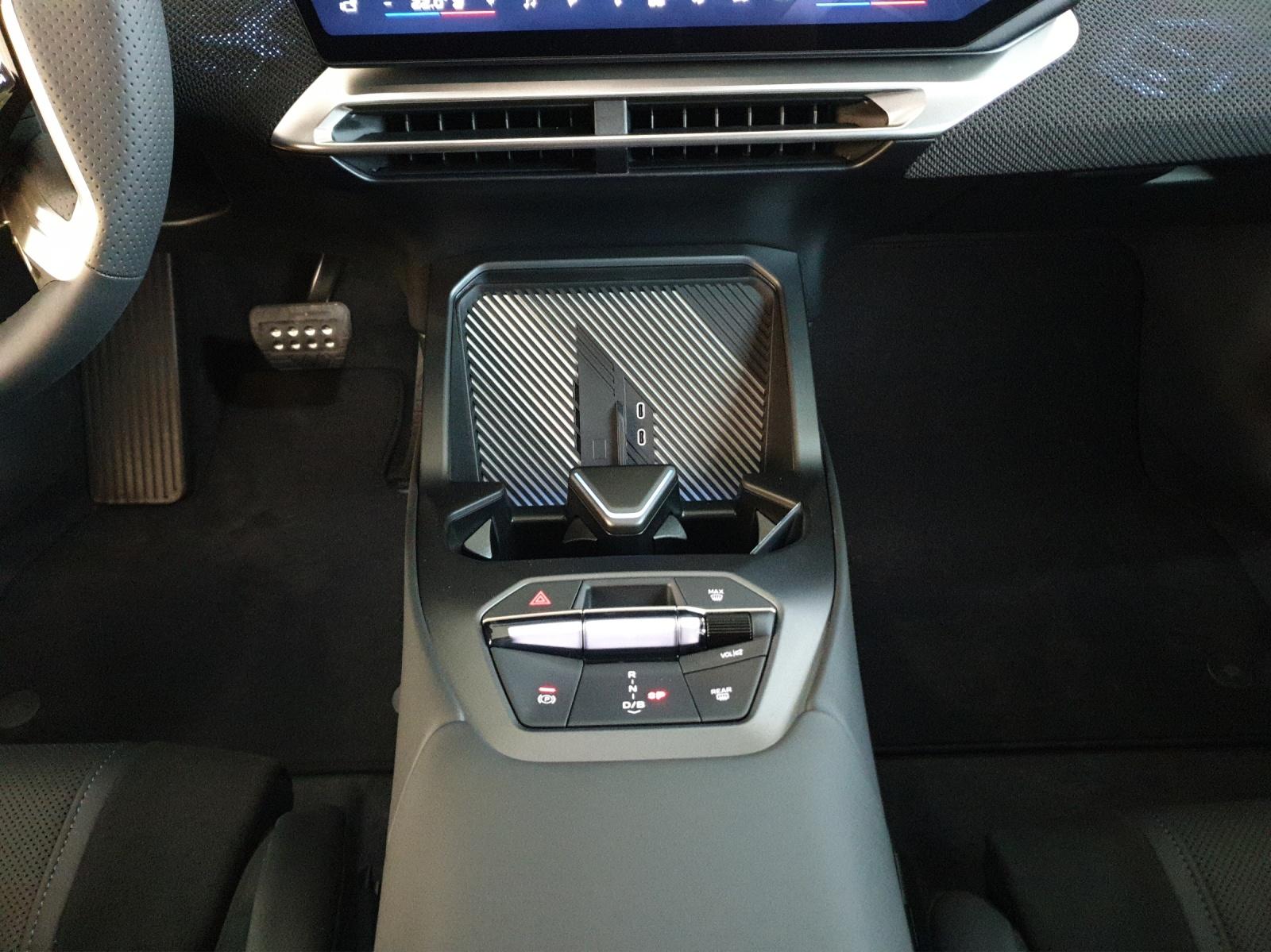 BMW iX3 50 xDrive-image-20