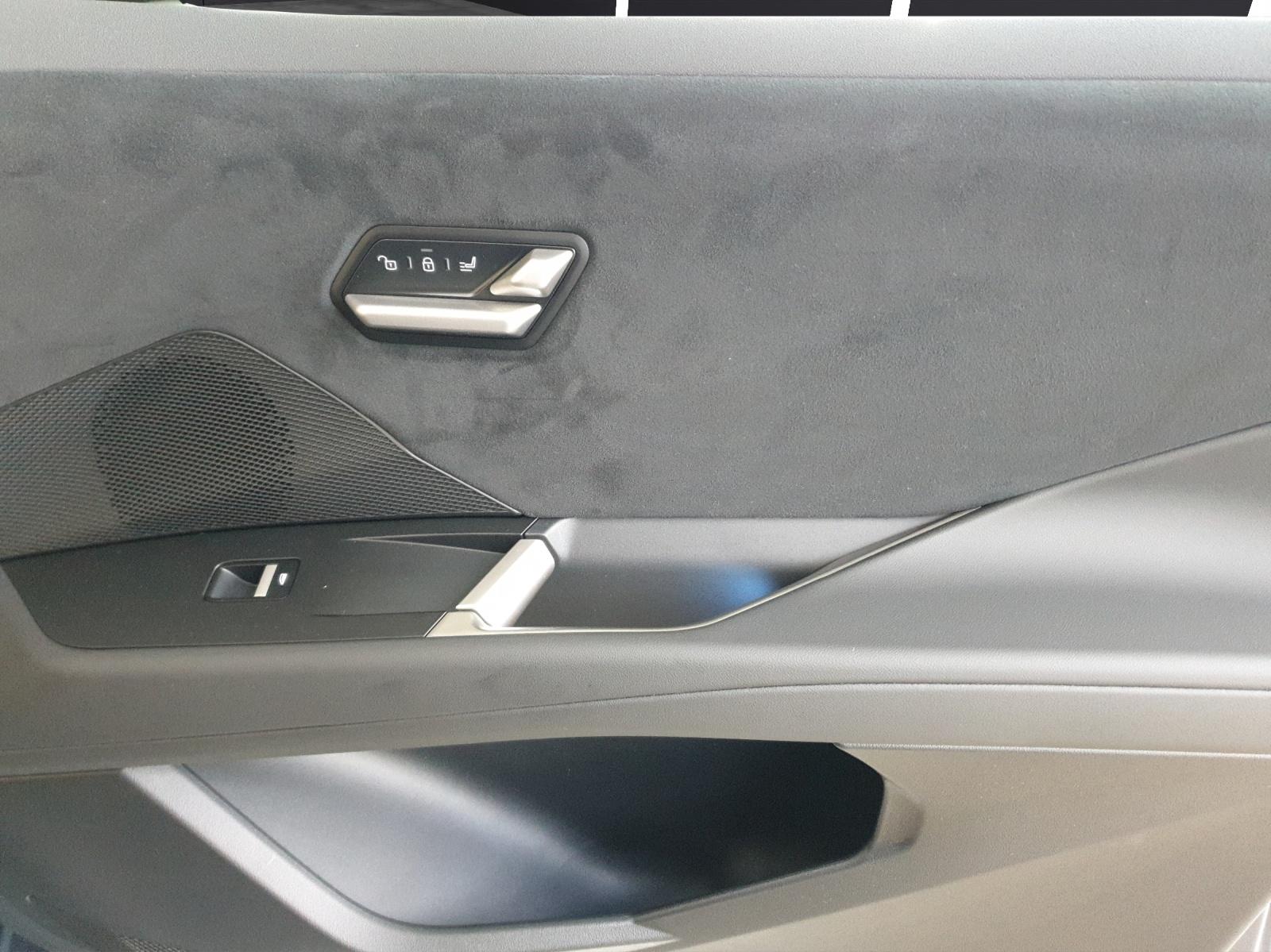 BMW iX3 50 xDrive-image-15
