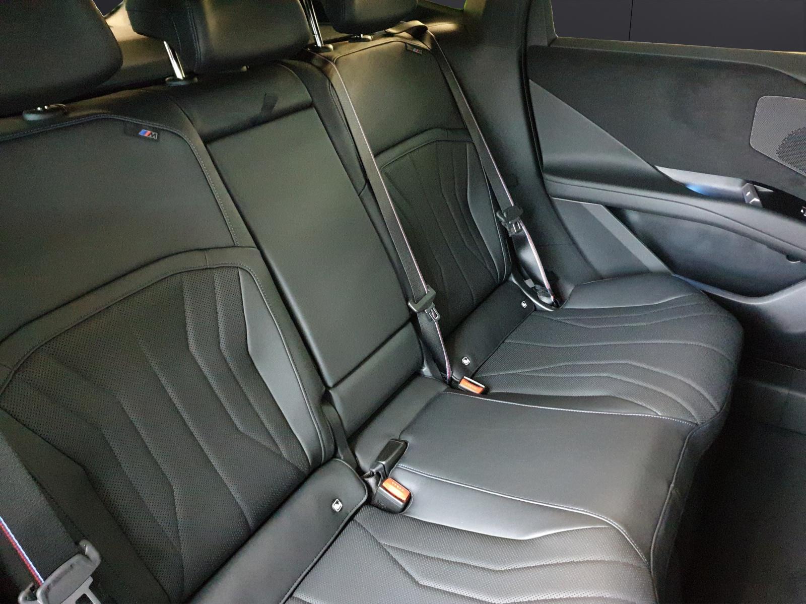 BMW iX3 50 xDrive-image-13