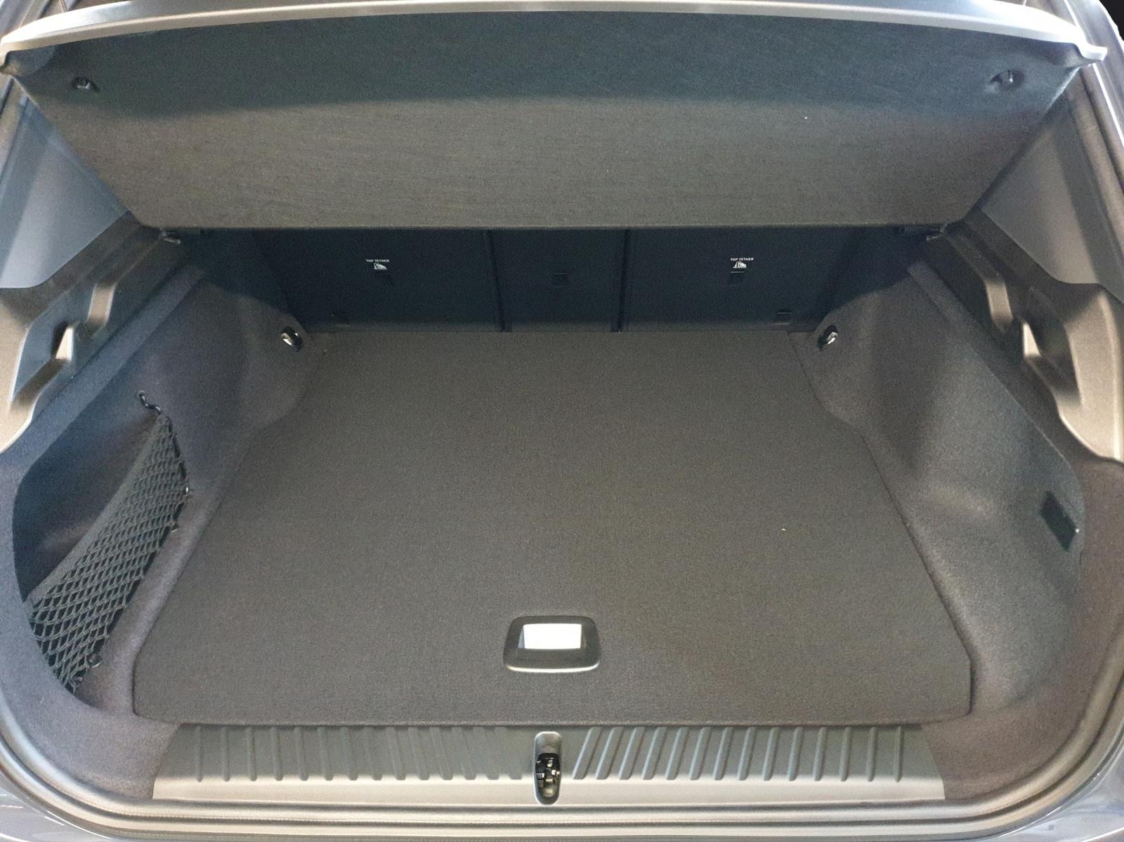 BMW iX3 50 xDrive-image-12