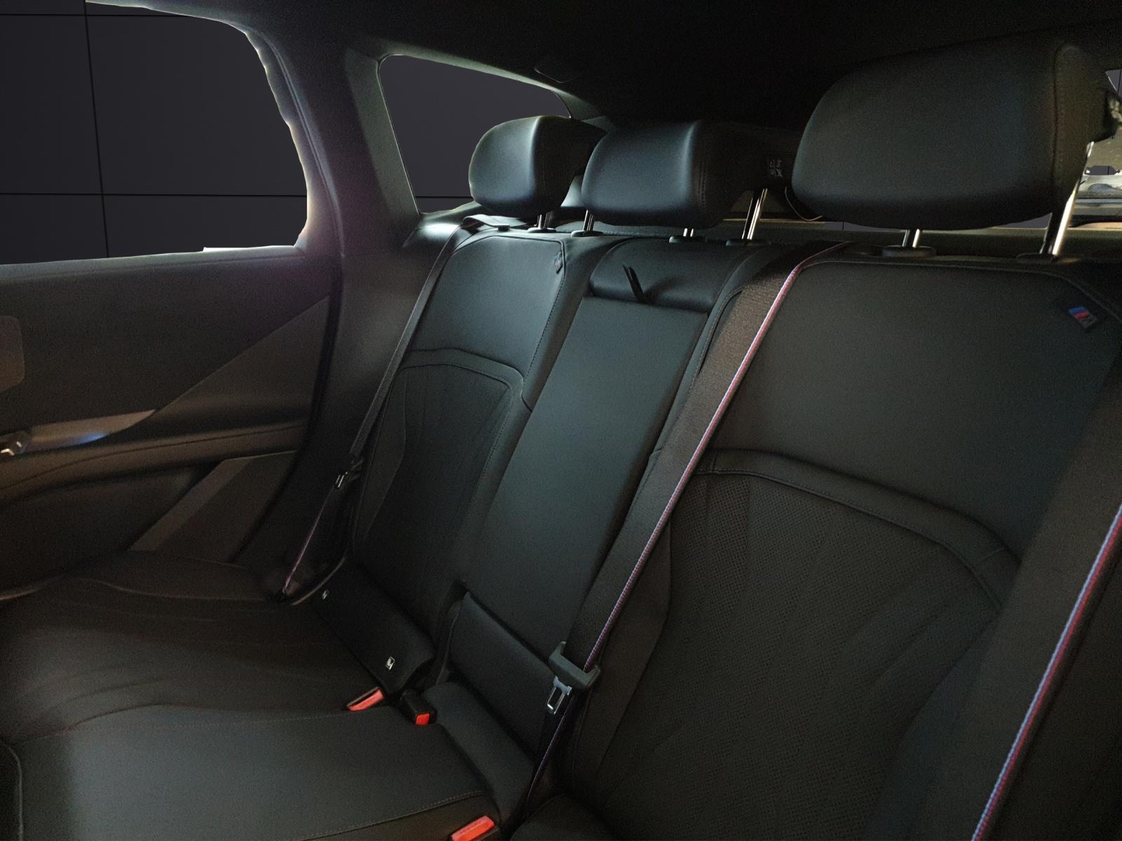 BMW iX3 50 xDrive-image-11