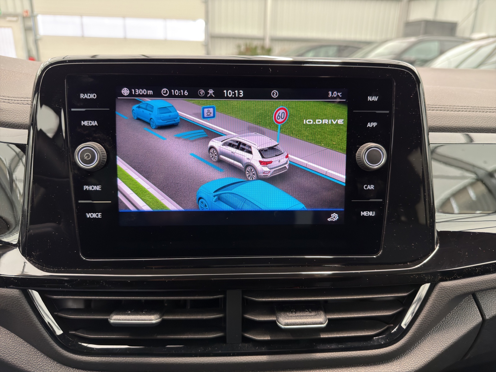 VW T-Roc 2.0 TSI R-Line DSG 4Motion - Rückfahrkamera - Matrix - LED-image-9