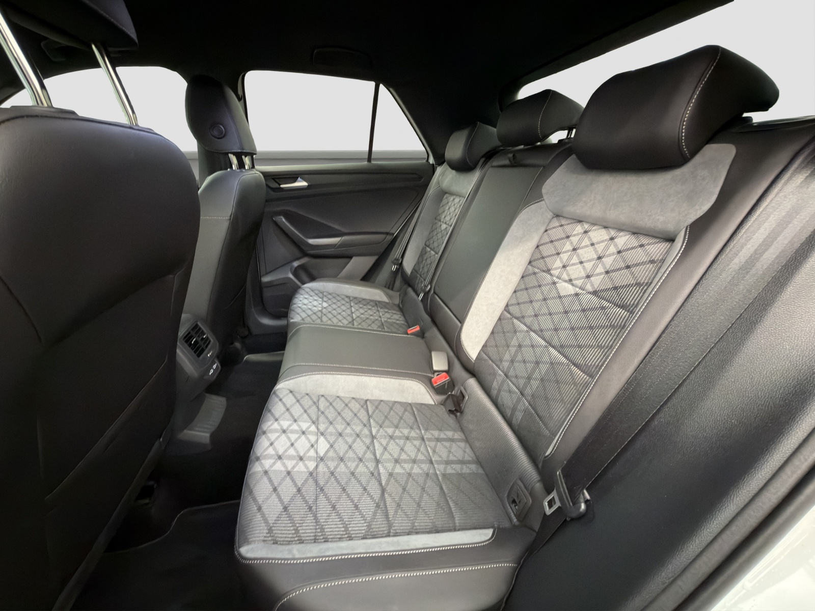 VW T-Roc 2.0 TSI R-Line DSG 4Motion - Rückfahrkamera - Matrix - LED-image-11