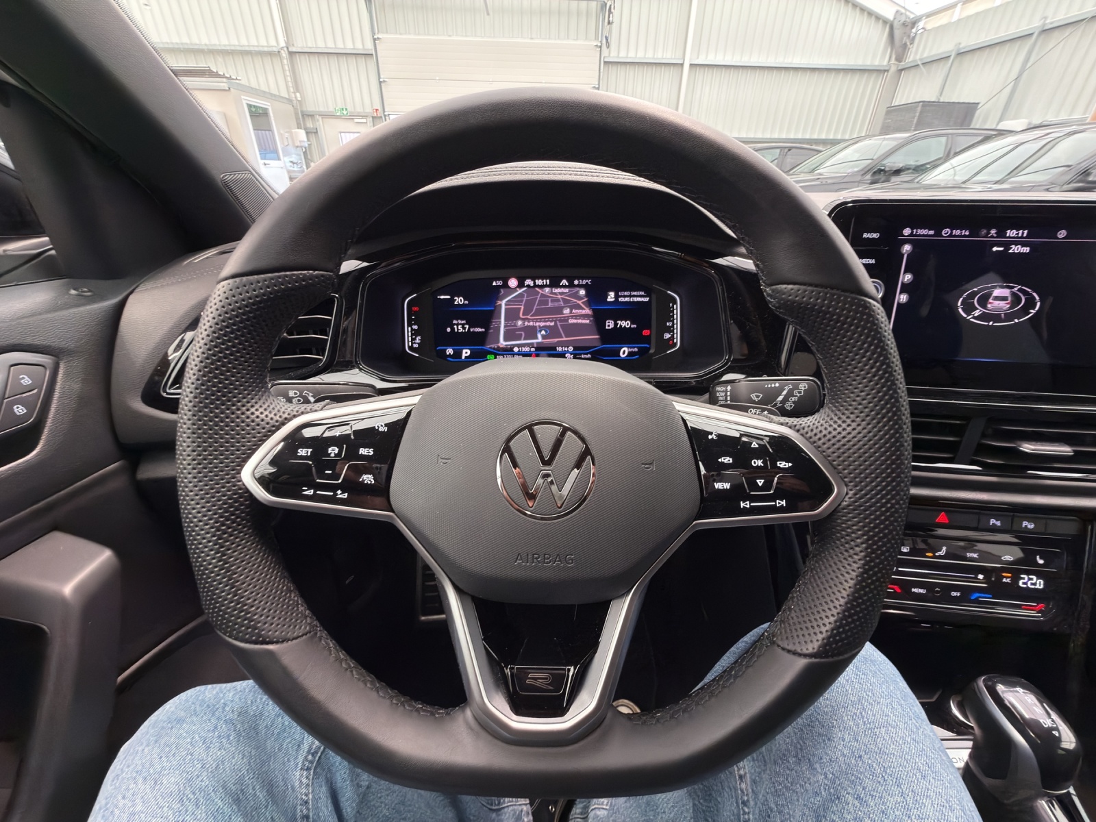 VW T-Roc 2.0 TSI R-Line DSG 4Motion - Rückfahrkamera - Matrix - LED-image-7