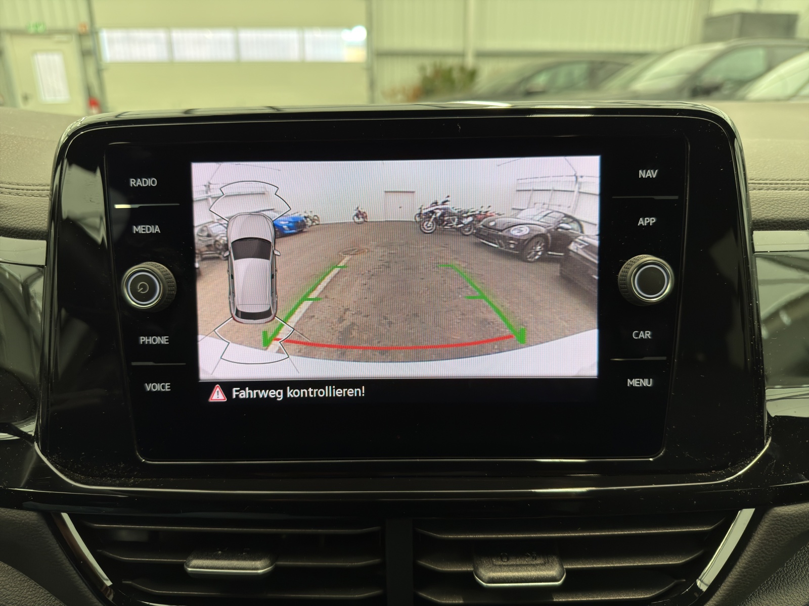 VW T-Roc 2.0 TSI R-Line DSG 4Motion - Rückfahrkamera - Matrix - LED-image-8