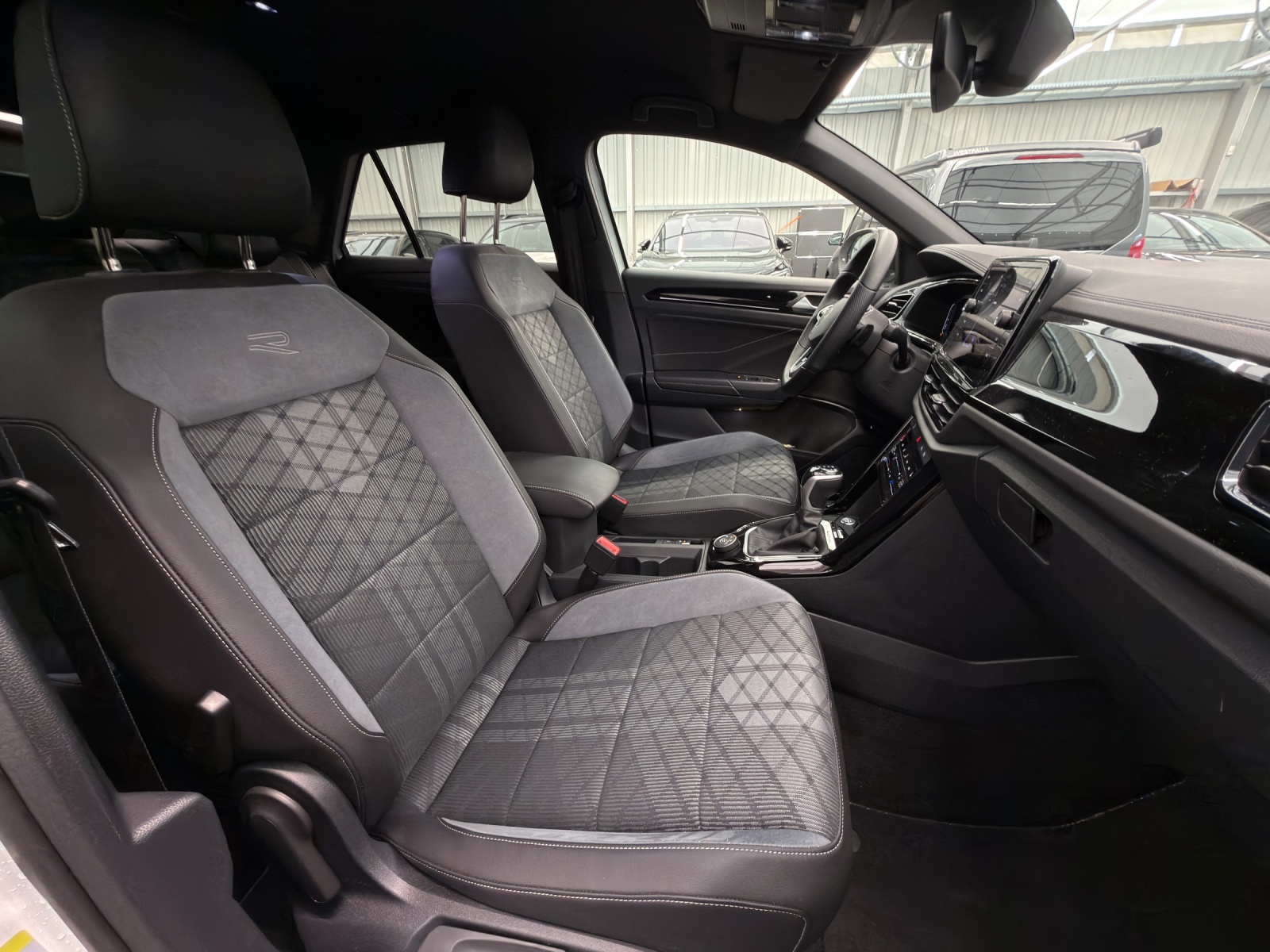 VW T-Roc 2.0 TSI R-Line DSG 4Motion - Rückfahrkamera - Matrix - LED-image-12