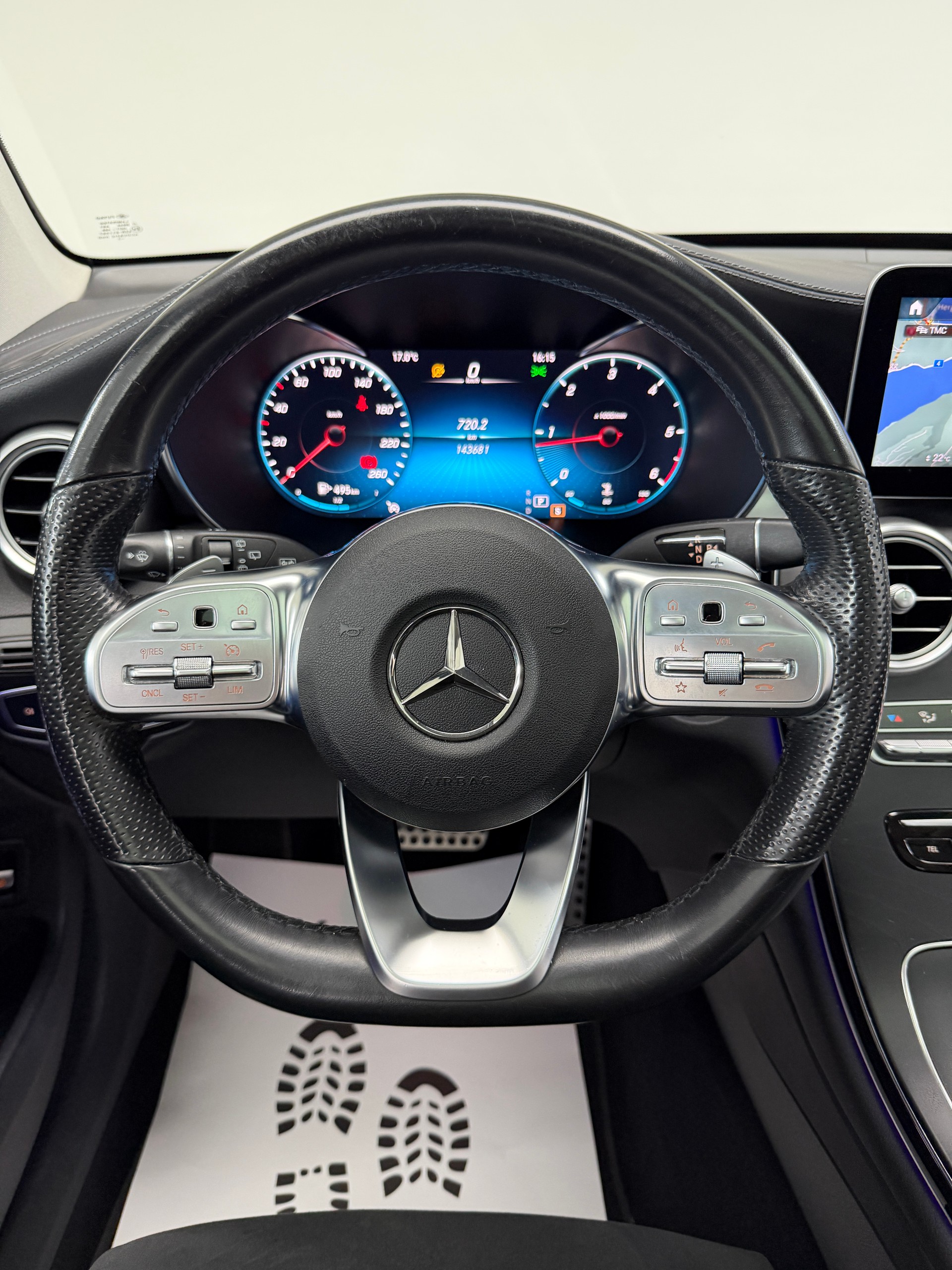 MERCEDES-BENZ GLC 300 d AMG Line Selenitgrey 245PS 4Matic 9G-Tronic / Panoramadach / 360° Kamera / Head-Up / Keyless Go /-image-12