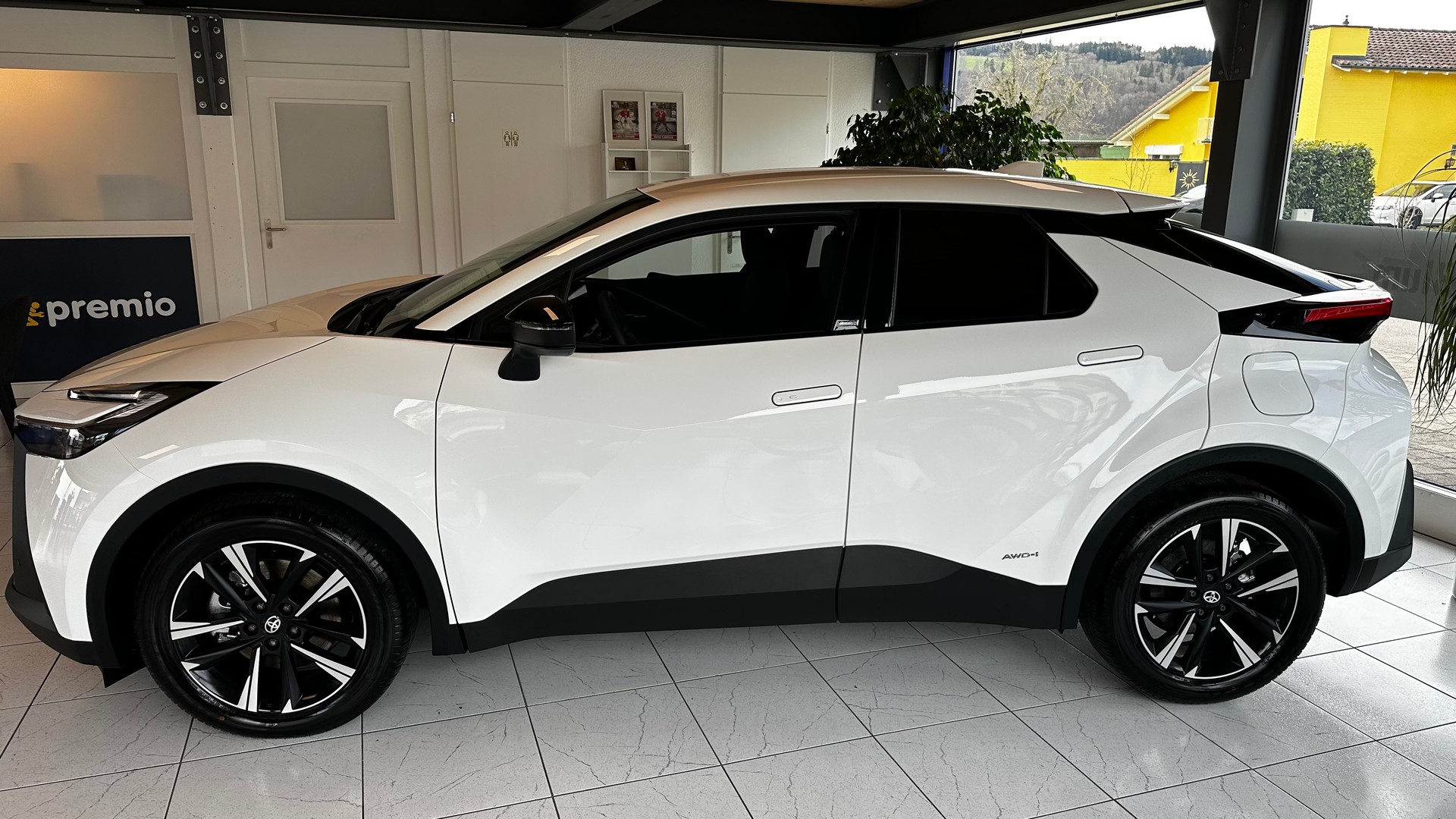 TOYOTA 2.0 HEV Swiss Edition 4x4-showroom-element-2