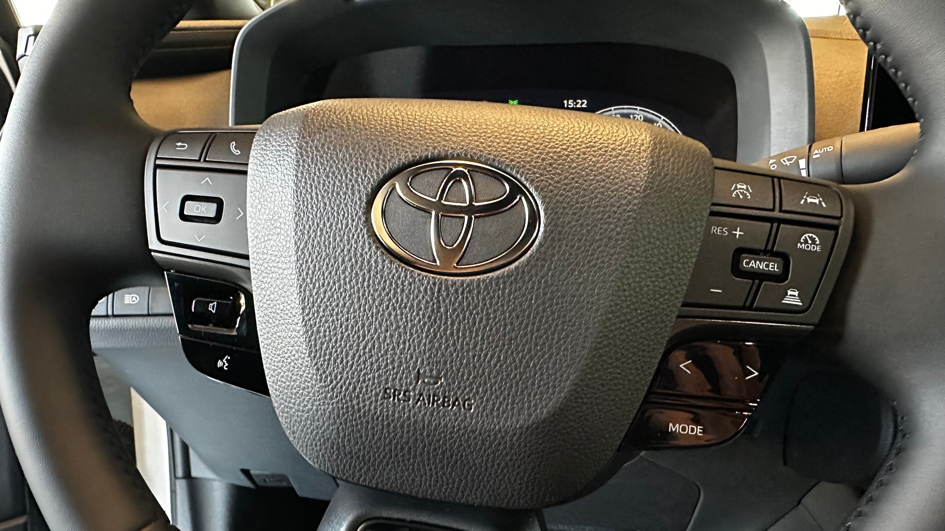 TOYOTA 2.0 HEV Swiss Edition 4x4-image-9