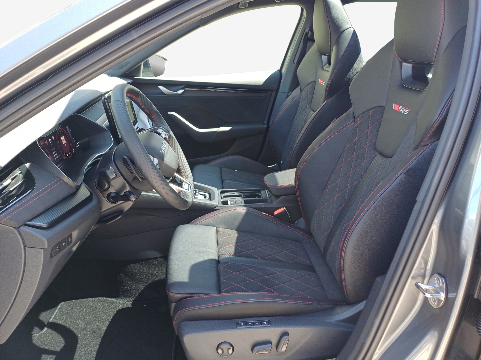 SKODA Octavia Combi 2.0 TSI DSG RS-image-7