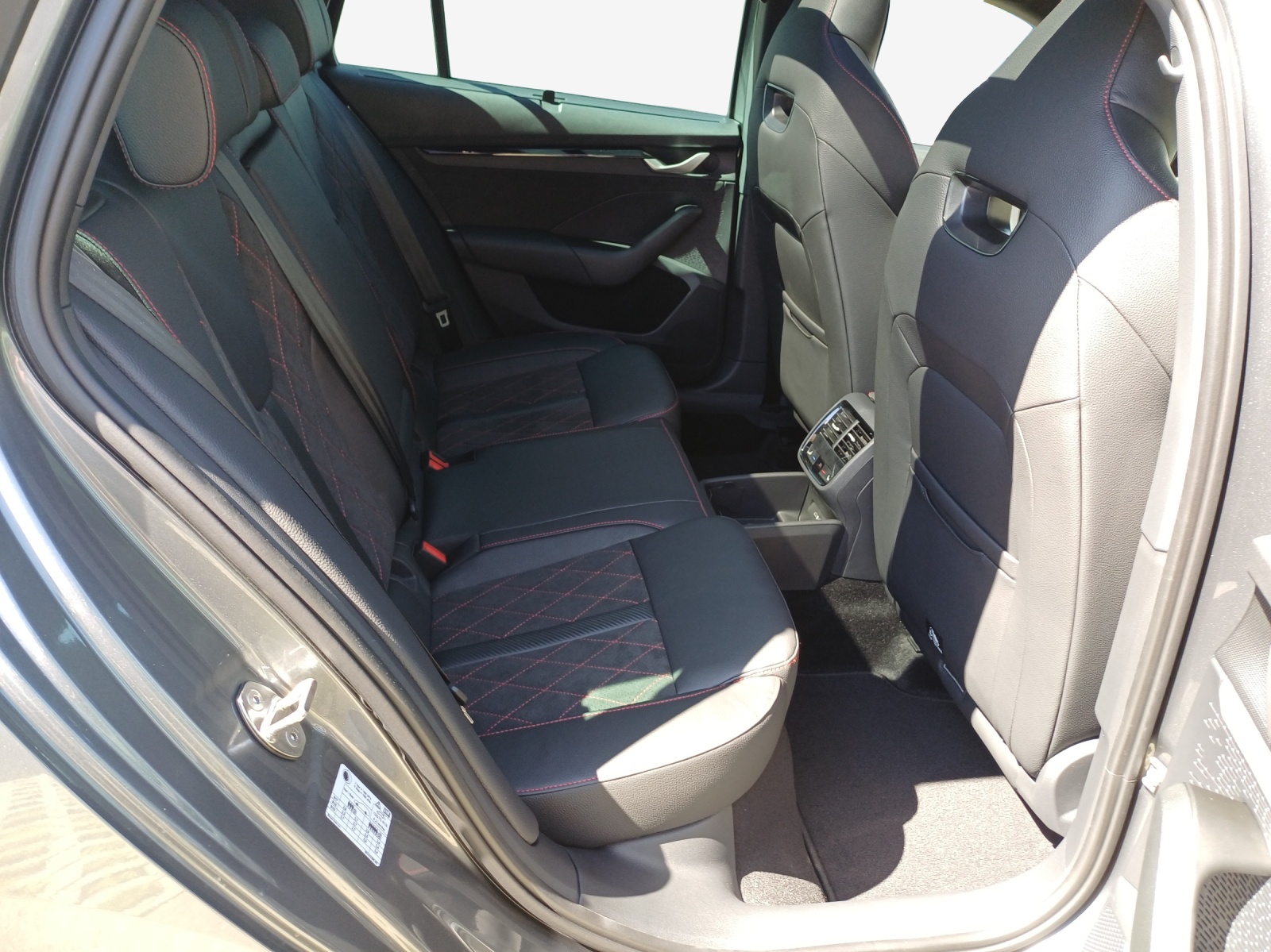 SKODA Octavia Combi 2.0 TSI DSG RS-image-14