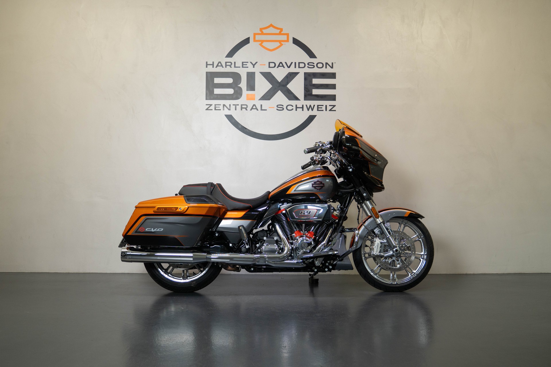 HARLEY-DAVIDSON FLHXSE Street Glide CVO 121