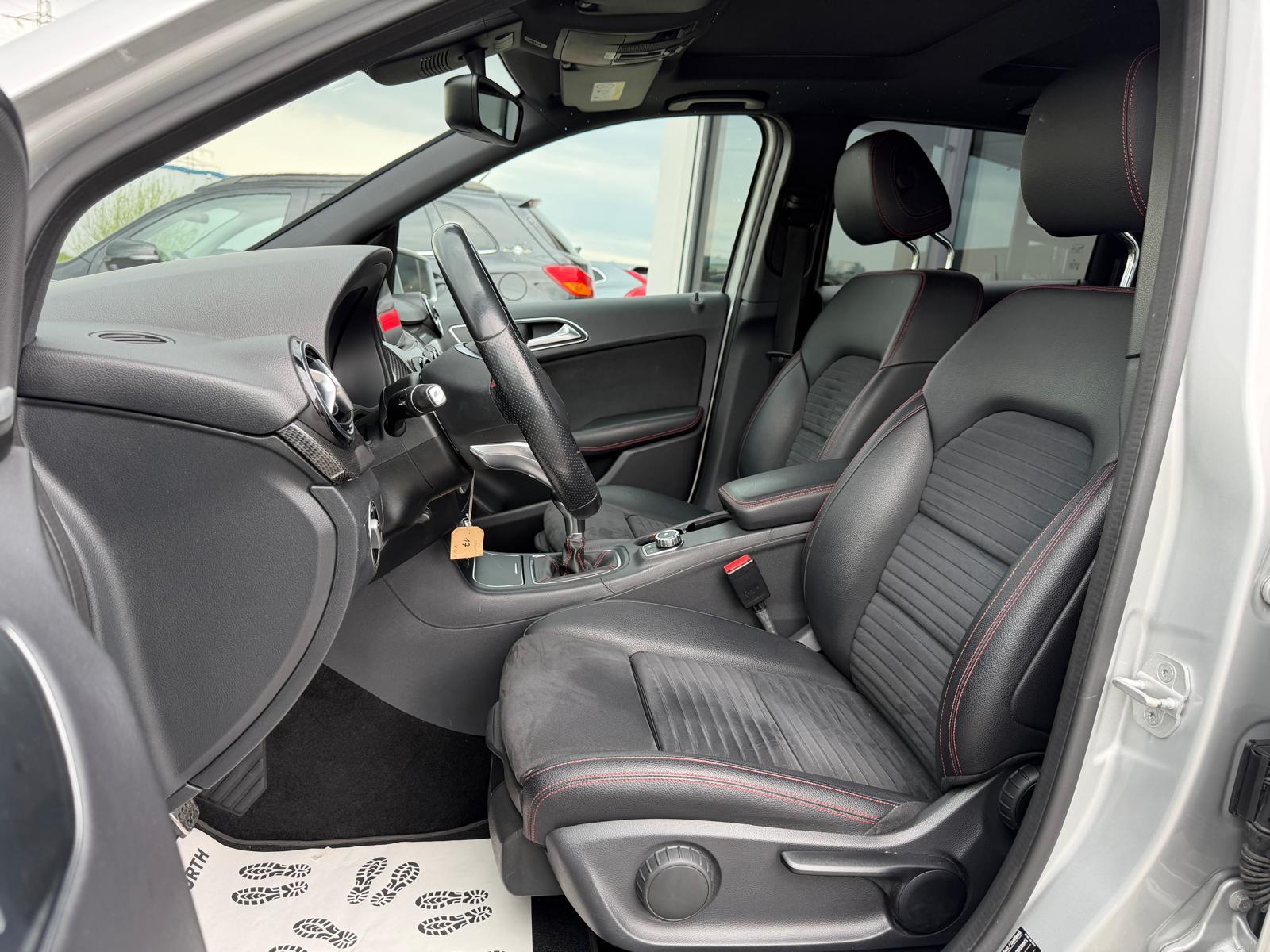 MERCEDES-BENZ B 200 d AMG Line-image-18