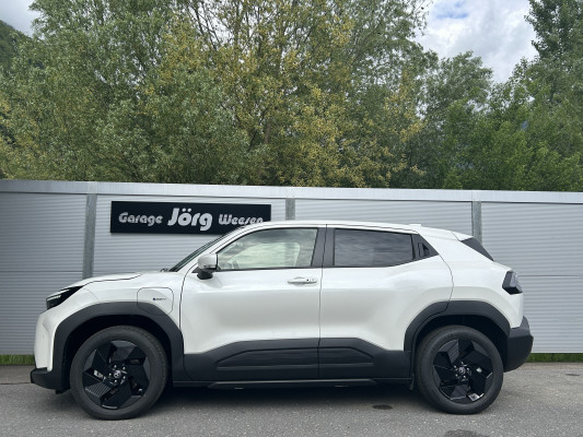 TOYOTA Urban Cr.61kWh Trend AWD-image-2