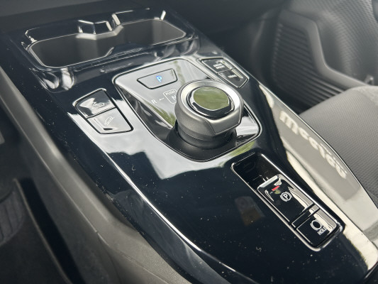 TOYOTA Urban Cr.61kWh Trend AWD-image-12