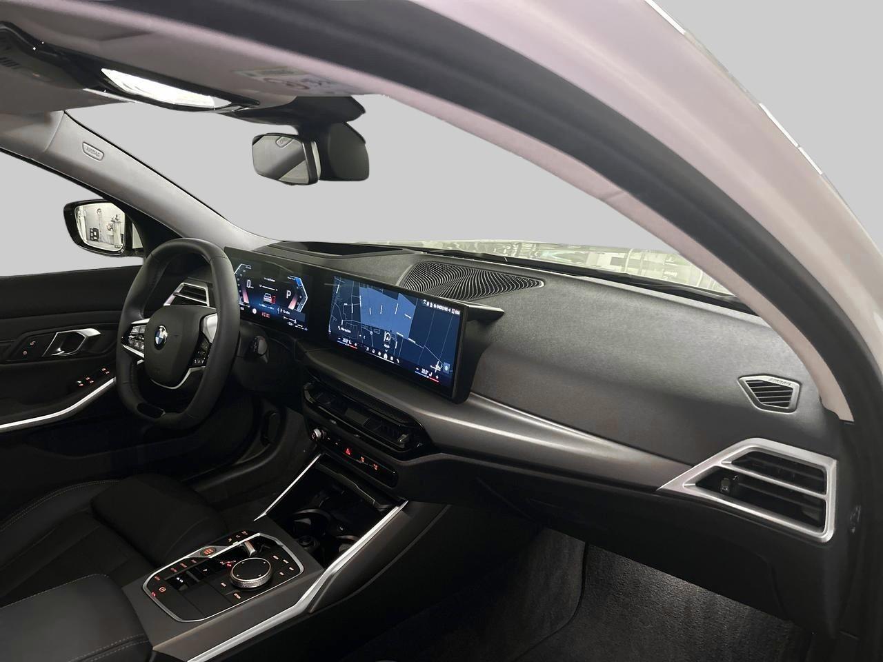 BMW 320d xDrive Touring-image-14