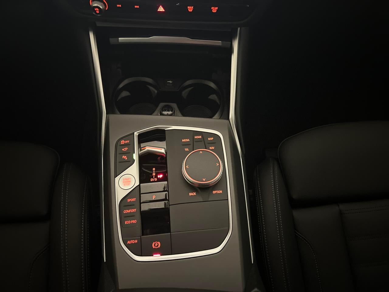 BMW 320d xDrive Touring-image-19