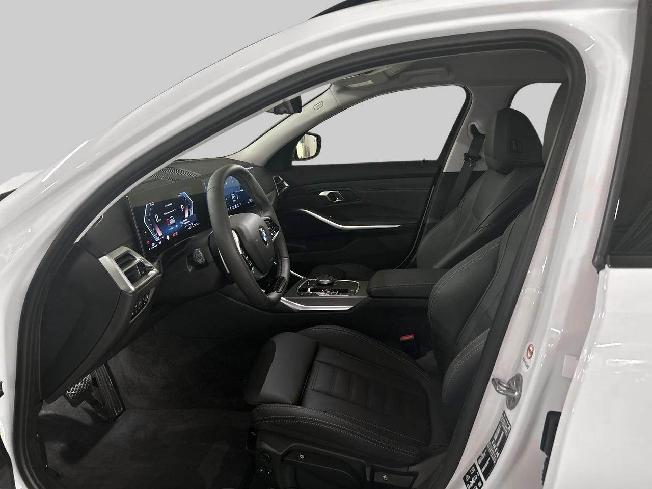 BMW 320d xDrive Touring-image-15