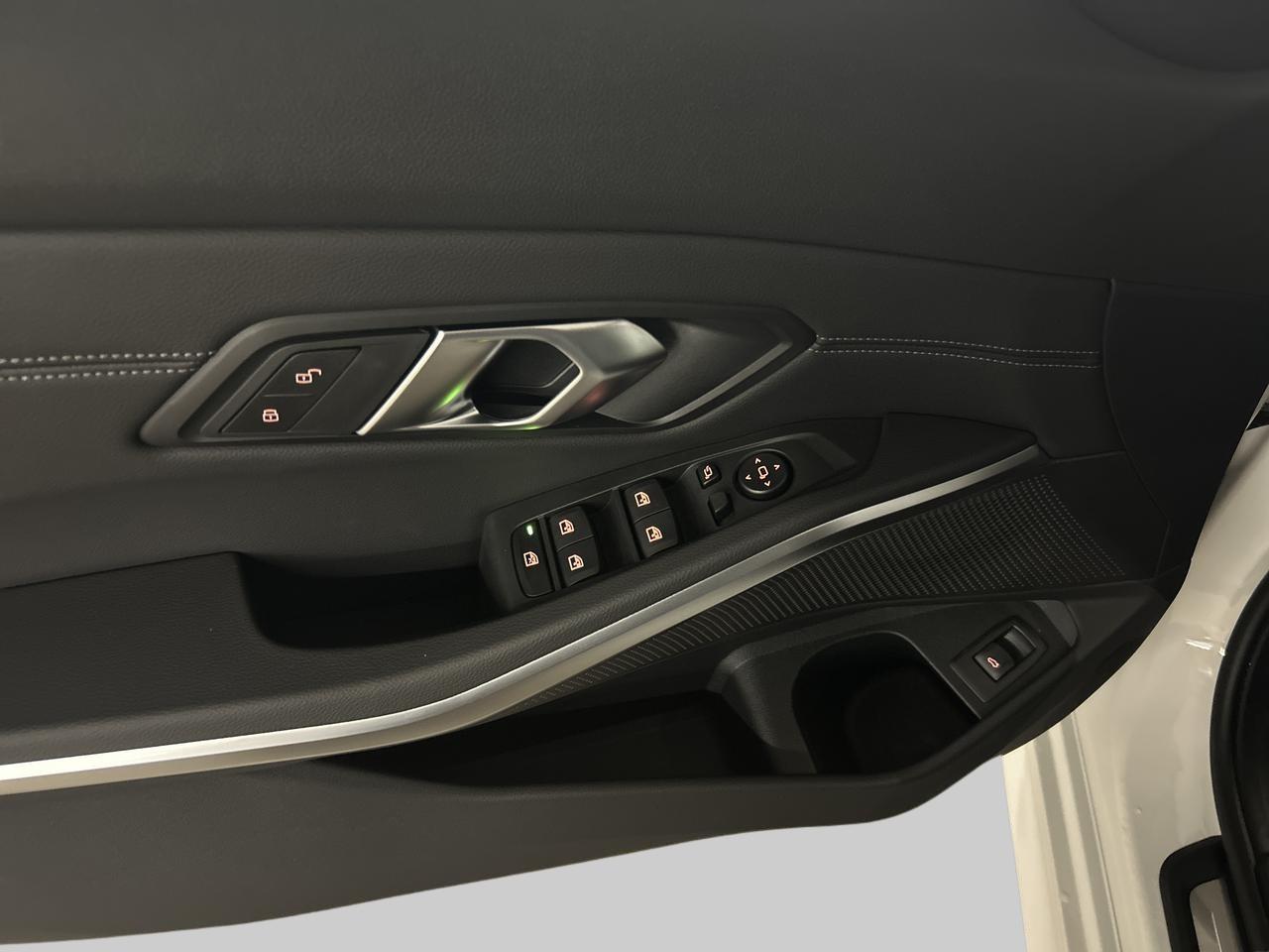 BMW 320d xDrive Touring-image-20