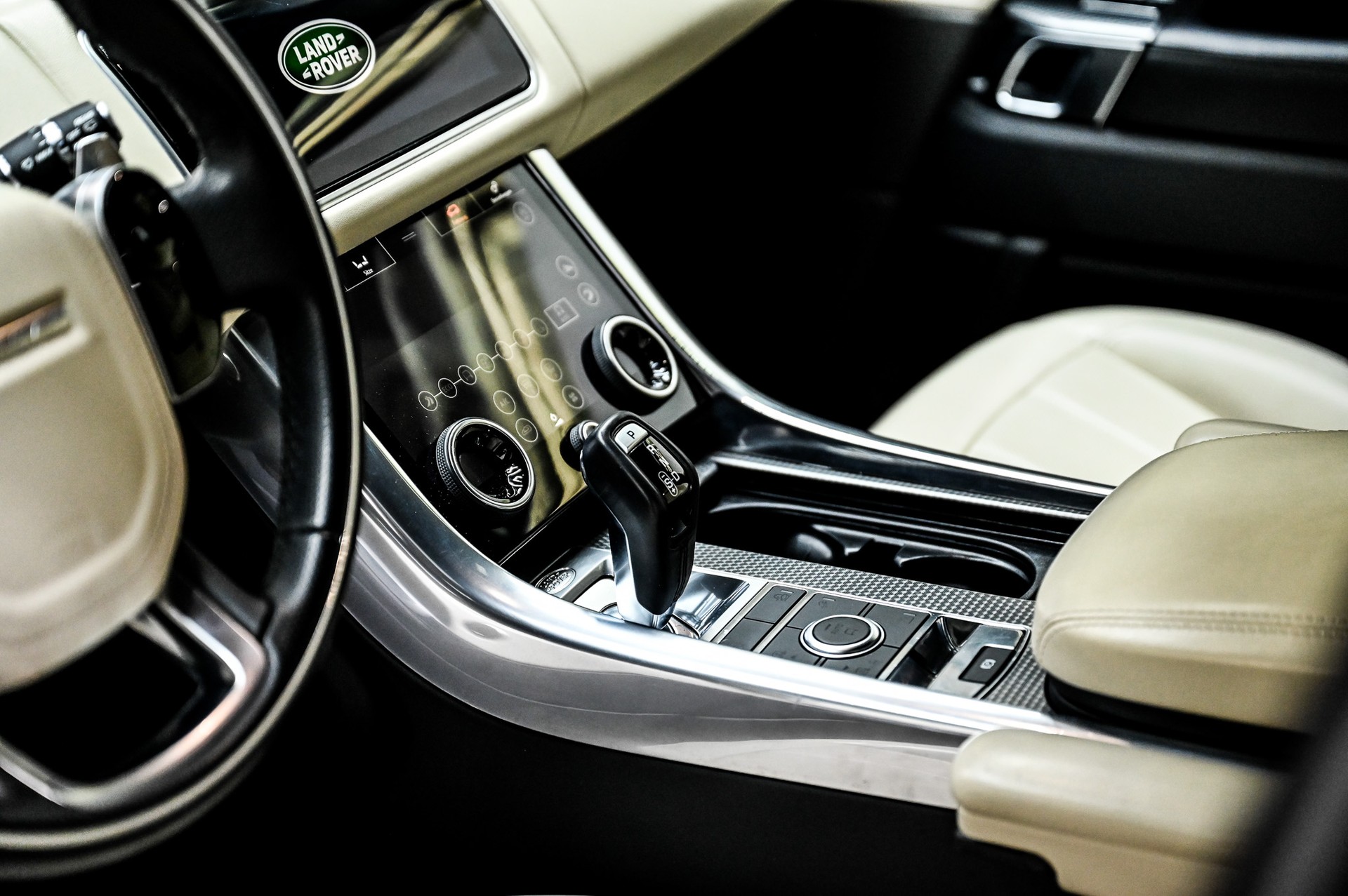 LAND ROVER Range Rover Sport 4.4 SDV8 HSE Dynamic-image-19
