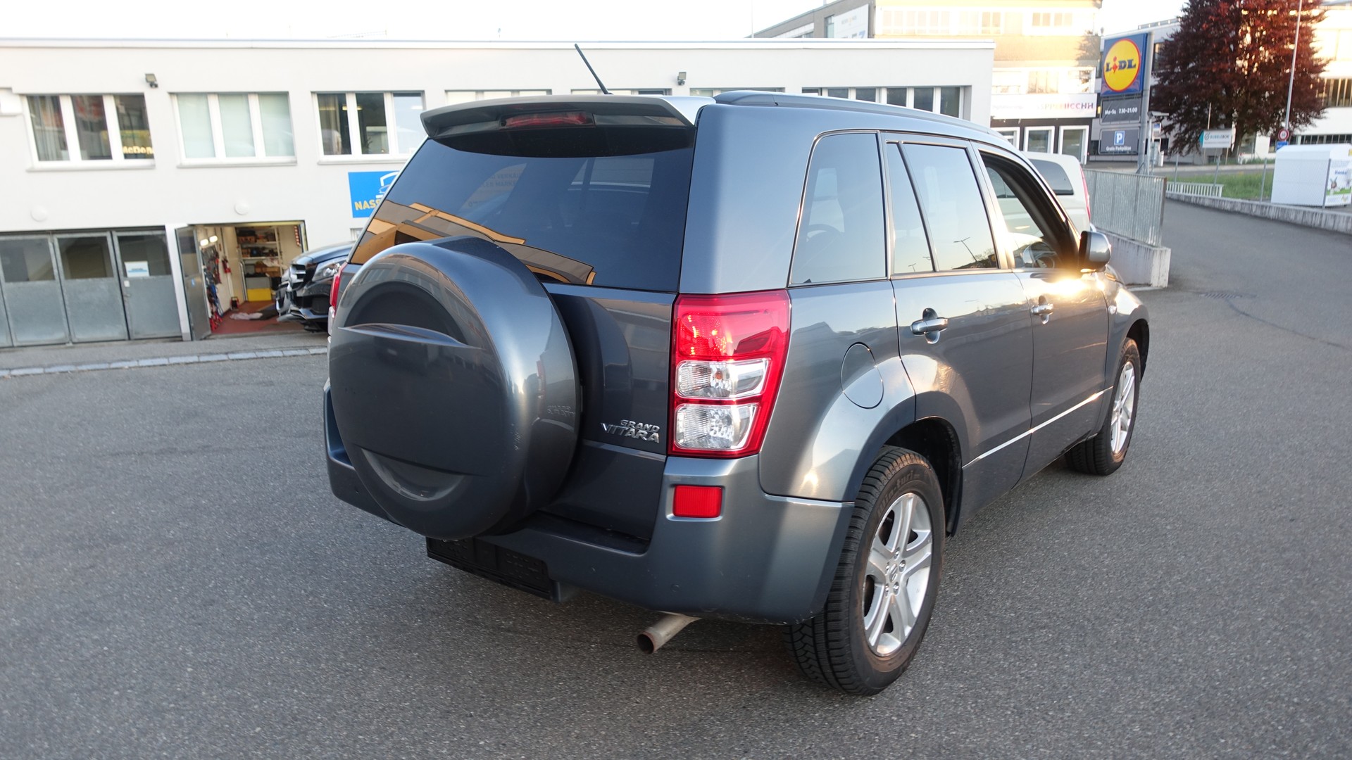 SUZUKI GRAND VITARA 2,0-image-1