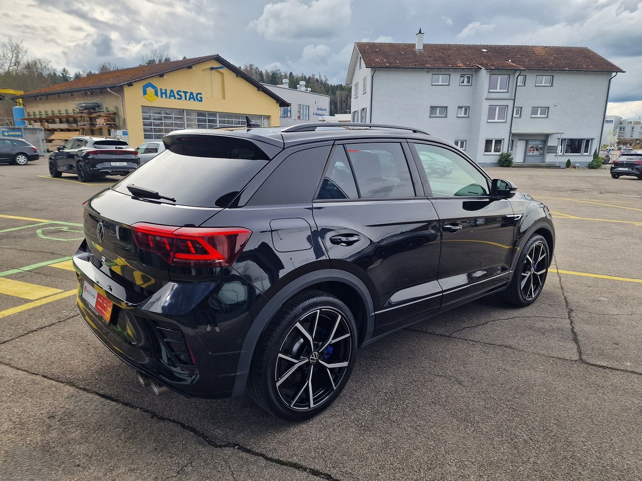 VW T-Roc 2.0 TSI R DSG 4Motion-image-5