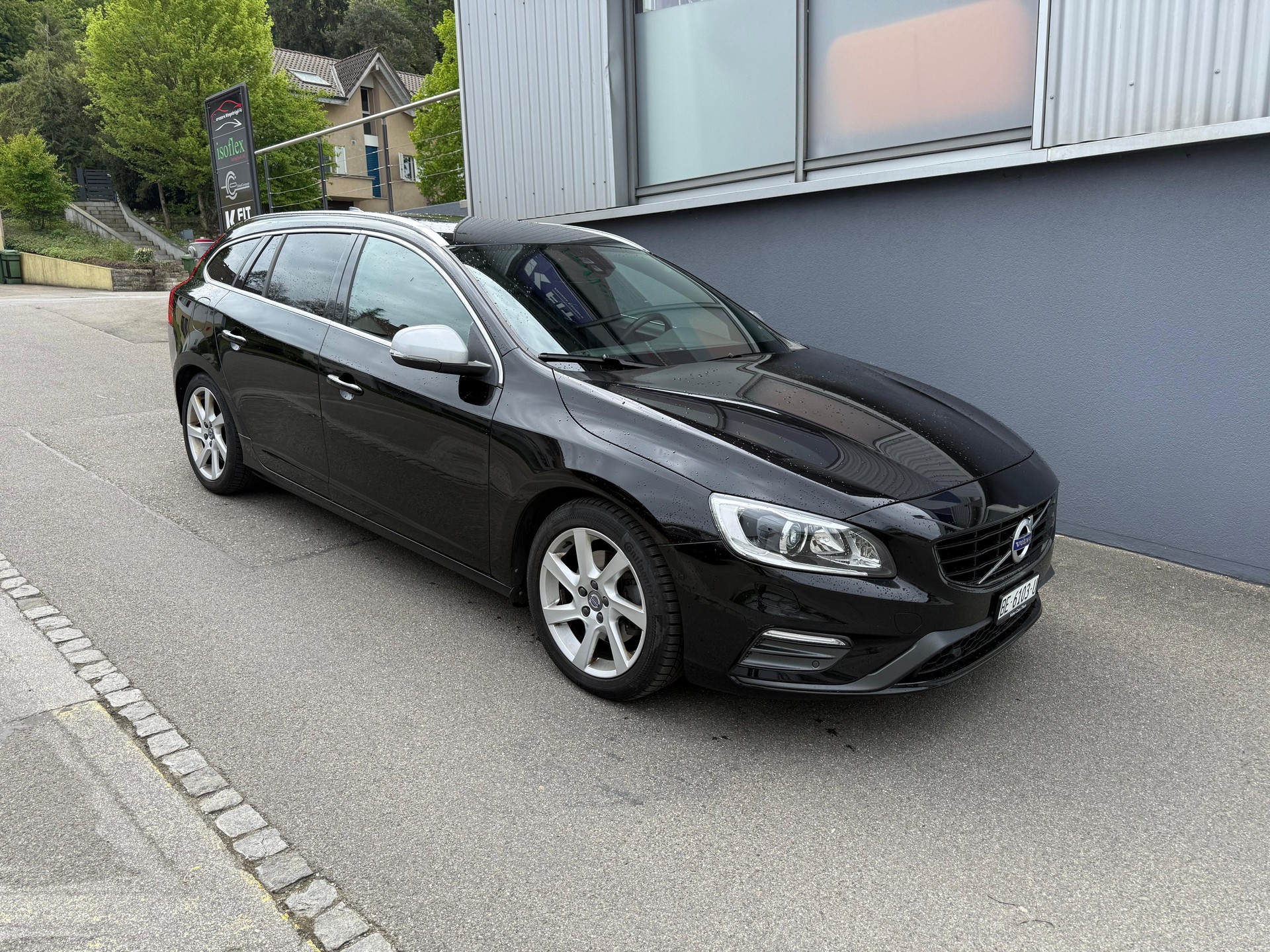 VOLVO V60 D3 Kinetic R-Design-image-0