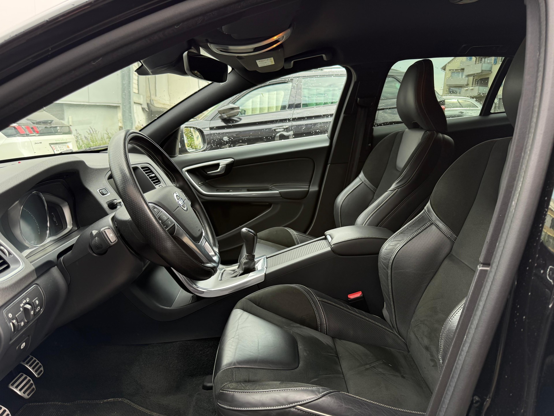 VOLVO V60 D3 Kinetic R-Design-image-12