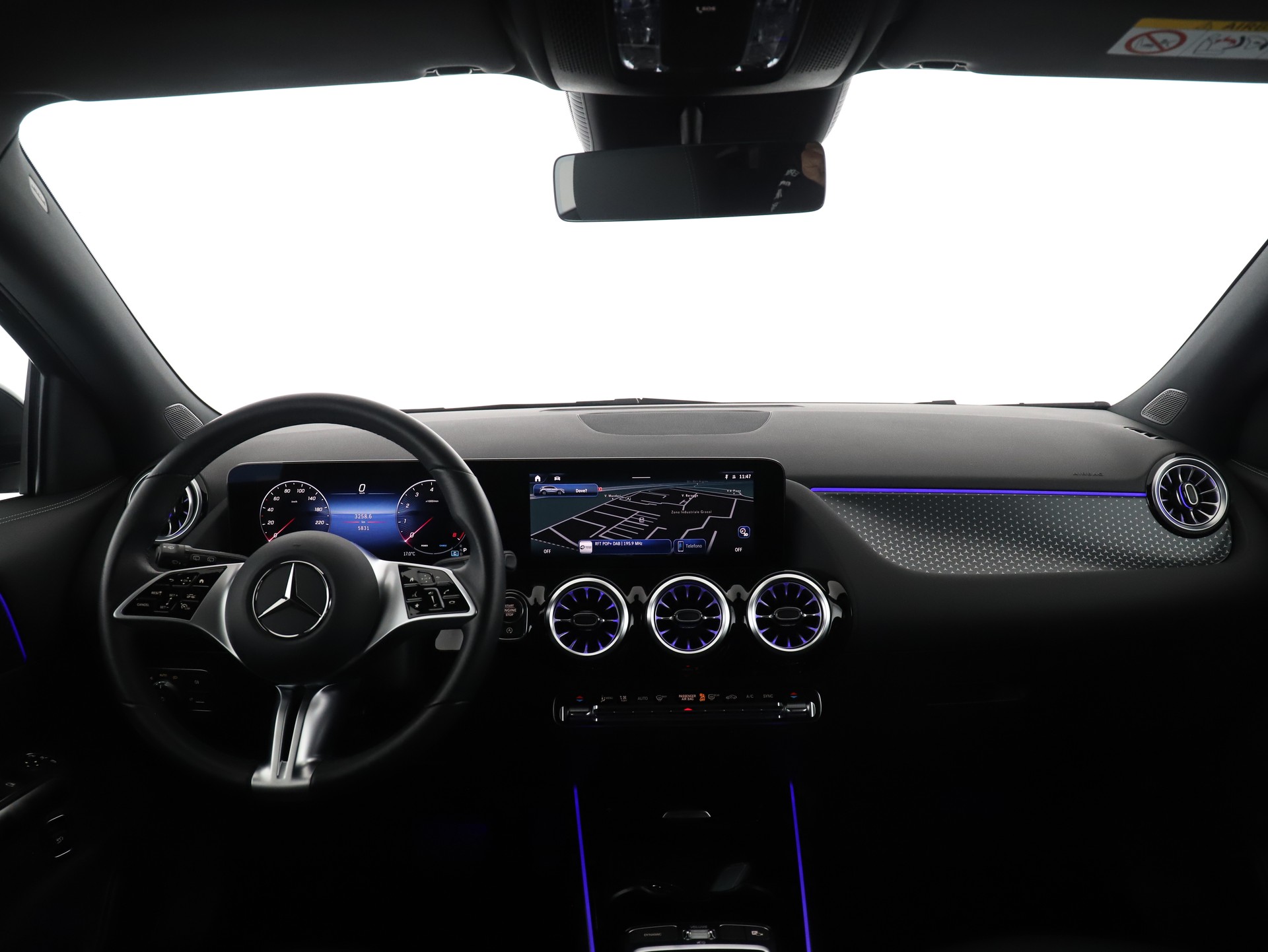 MERCEDES-BENZ GLA 200 7G-DCT-image-11