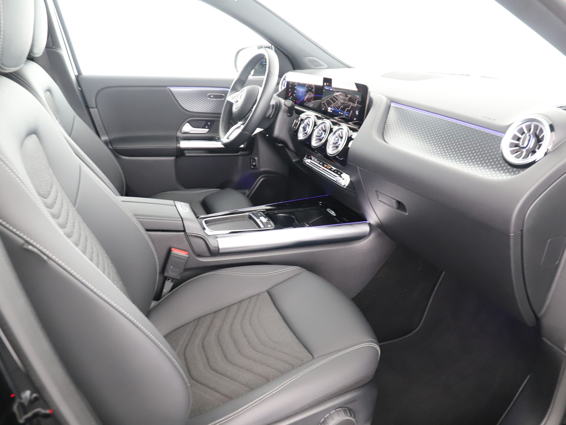 MERCEDES-BENZ GLA 200 7G-DCT-image-9