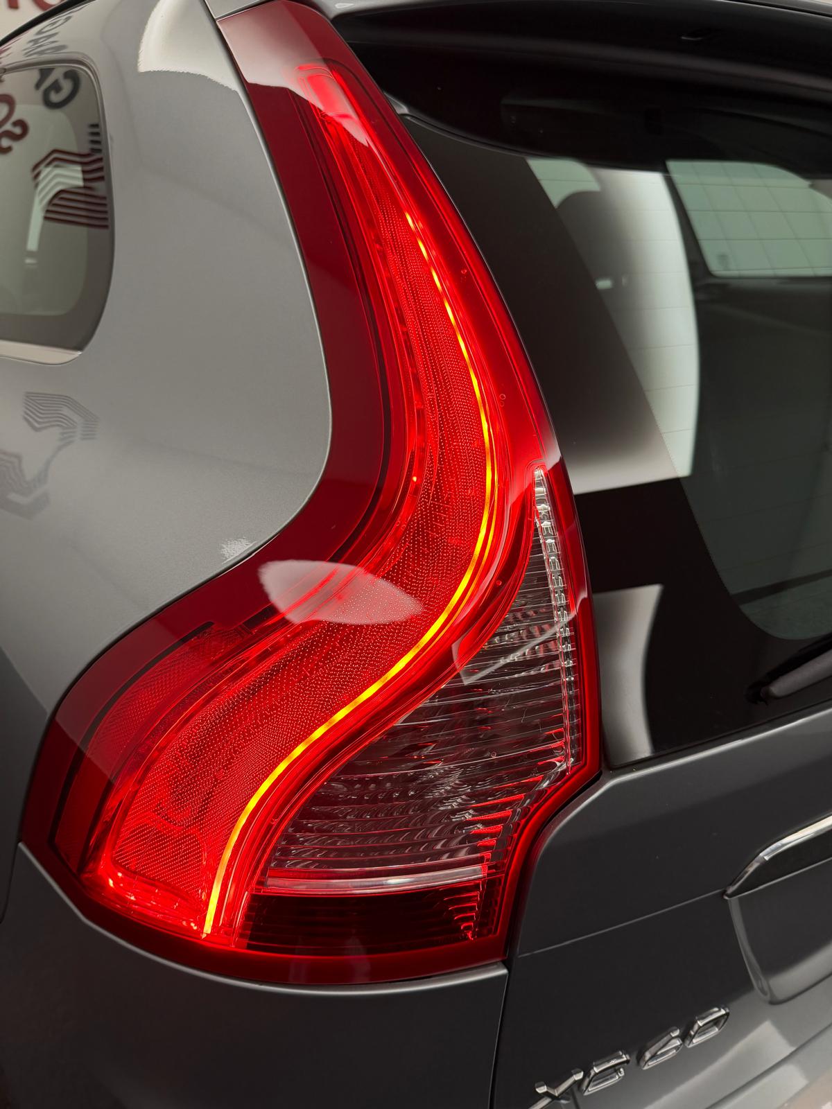 VOLVO XC60 T5 AWD Momentum Geartronic-image-8