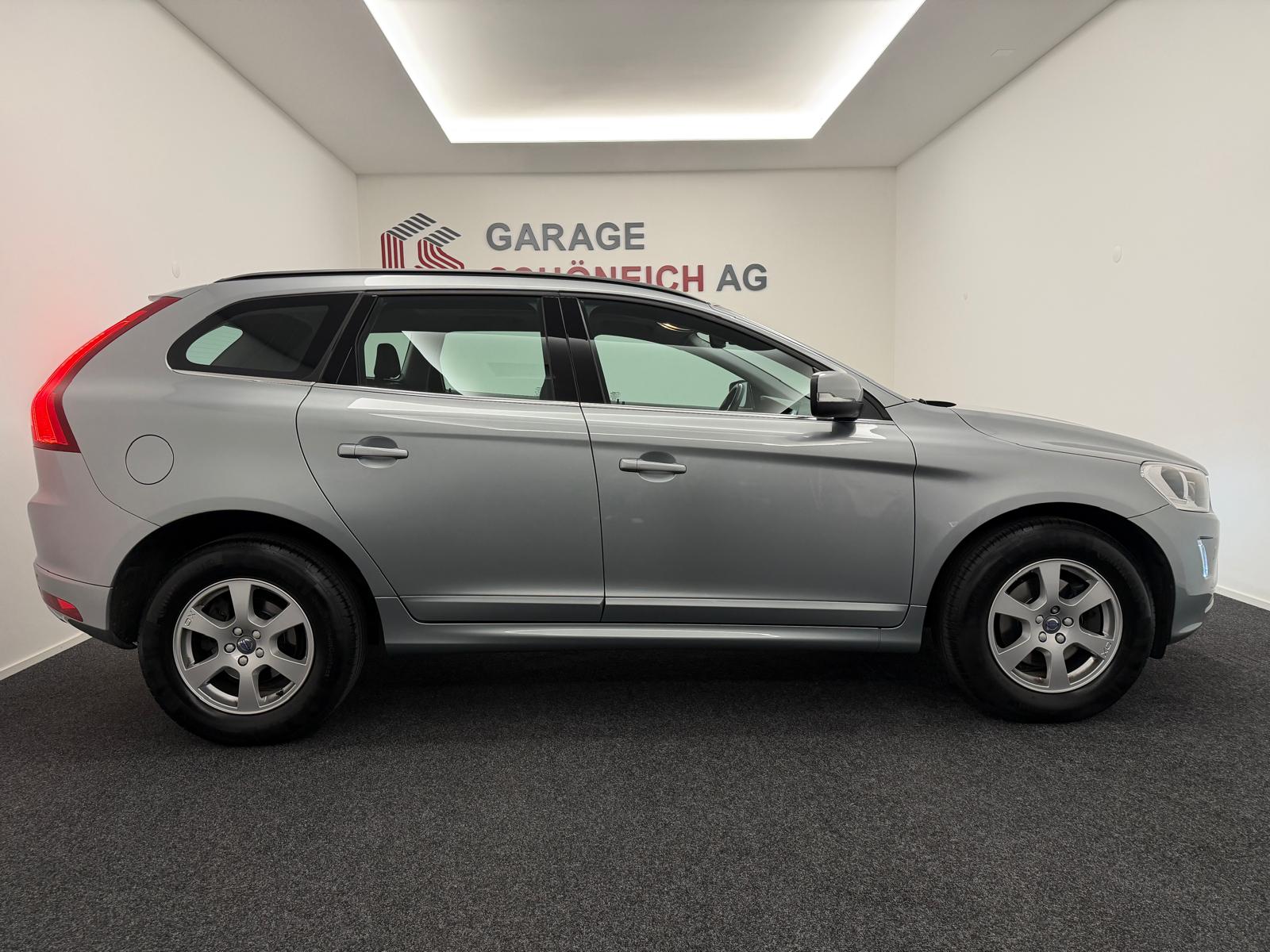 VOLVO XC60 T5 AWD Momentum Geartronic-image-3