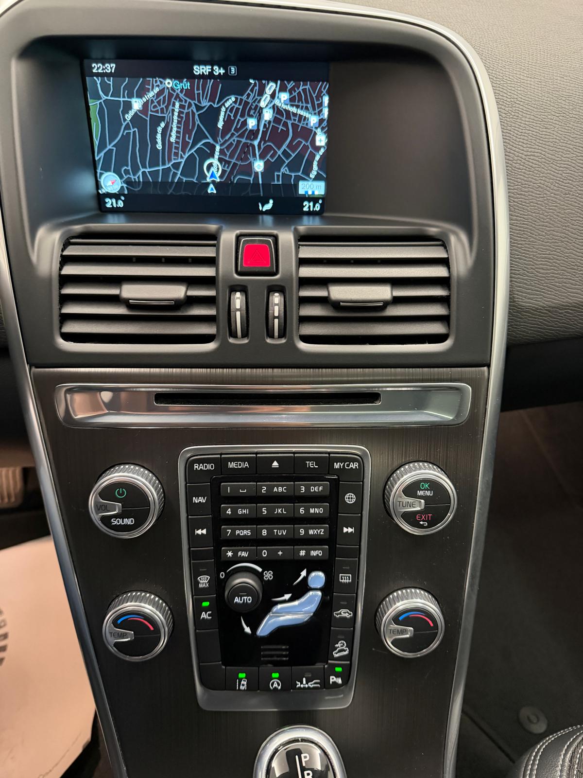 VOLVO XC60 T5 AWD Momentum Geartronic-image-21
