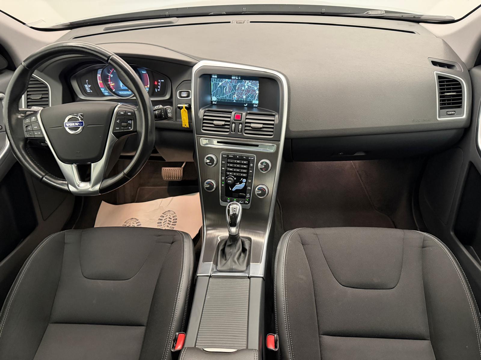 VOLVO XC60 T5 AWD Momentum Geartronic-image-12