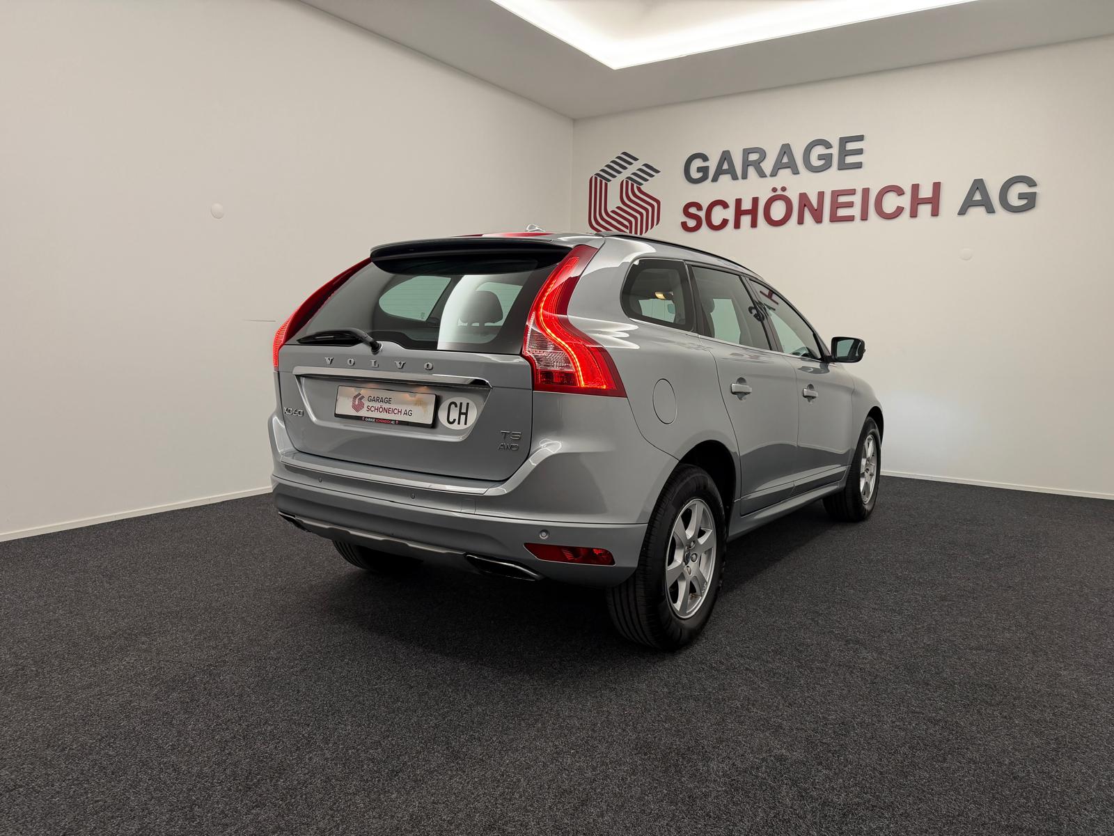 VOLVO XC60 T5 AWD Momentum Geartronic-image-4