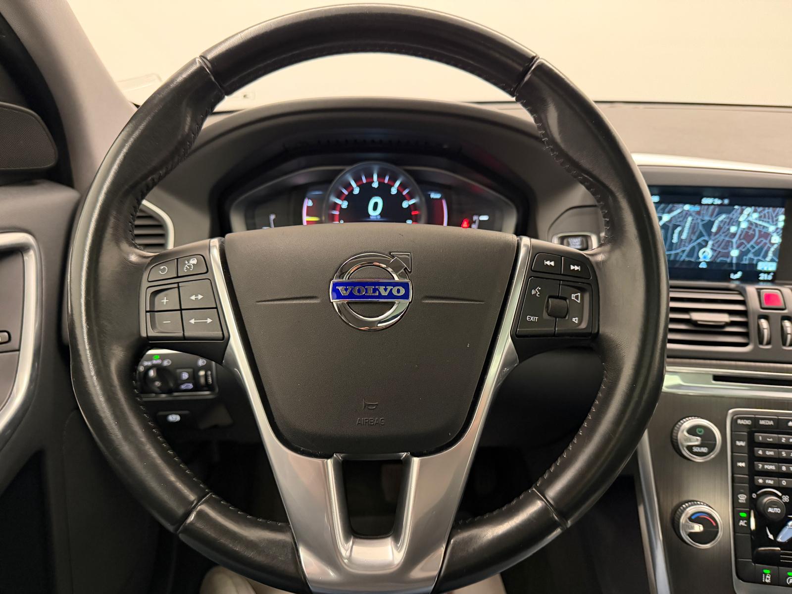 VOLVO XC60 T5 AWD Momentum Geartronic-image-19