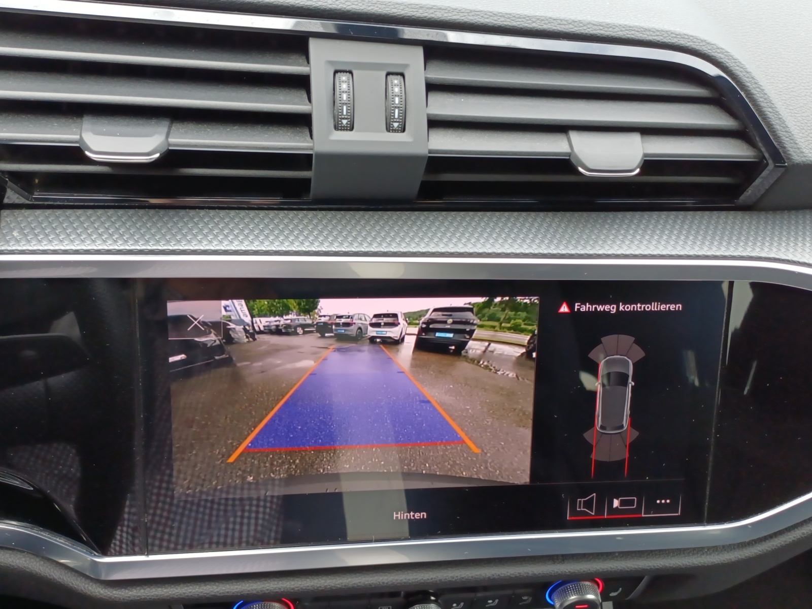 AUDI Q3 35 TFSI S line Attraction S-tronic-image-15