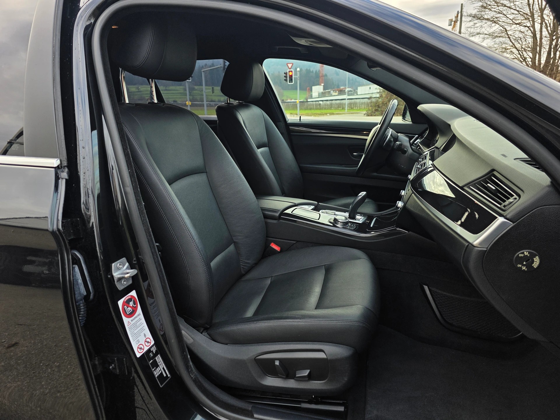 BMW 520d Touring xDrive Steptronic *CH-Fahrzeug* ab MFK *-image-12