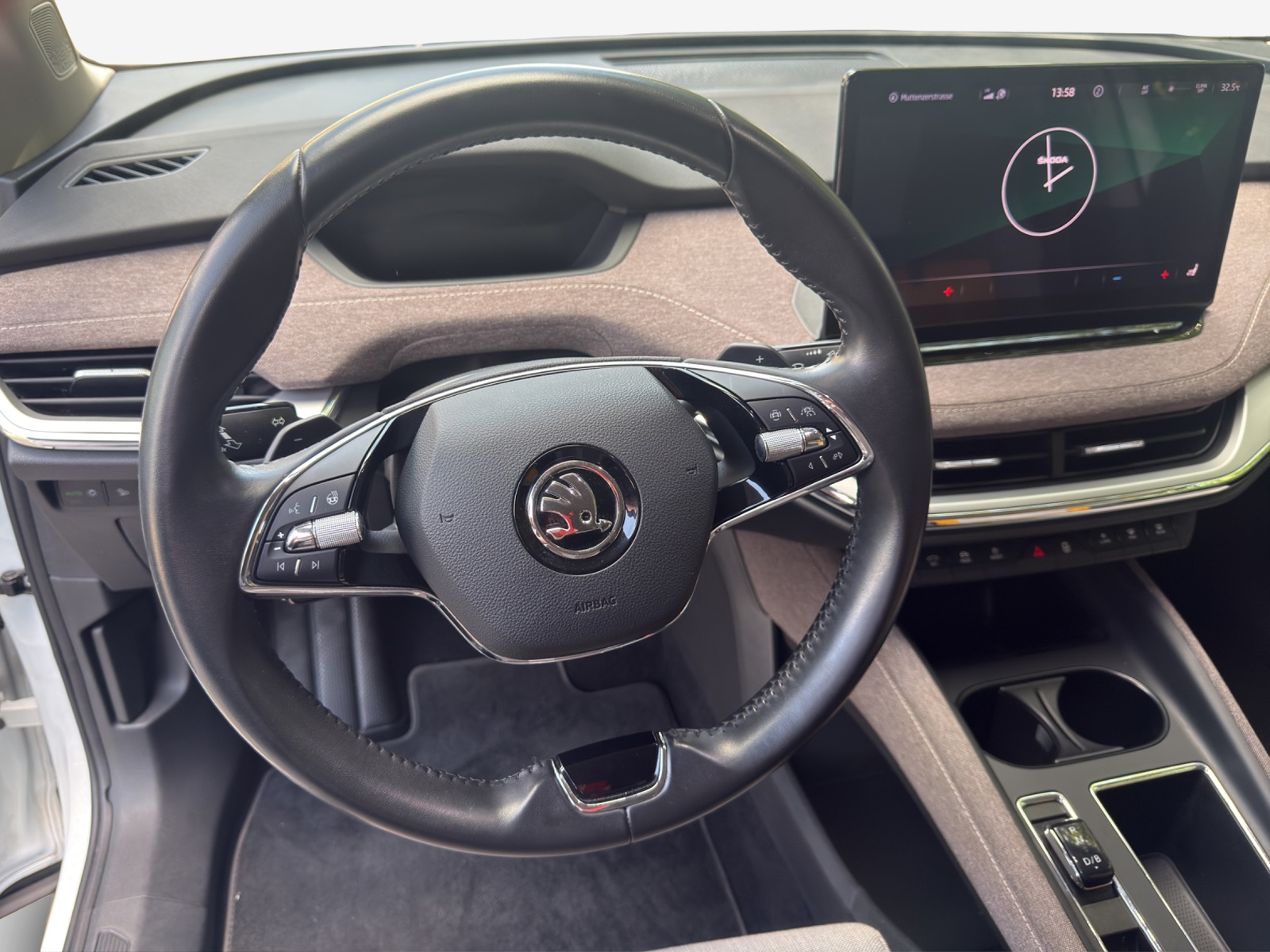 SKODA Enyaq iV 60-image-9