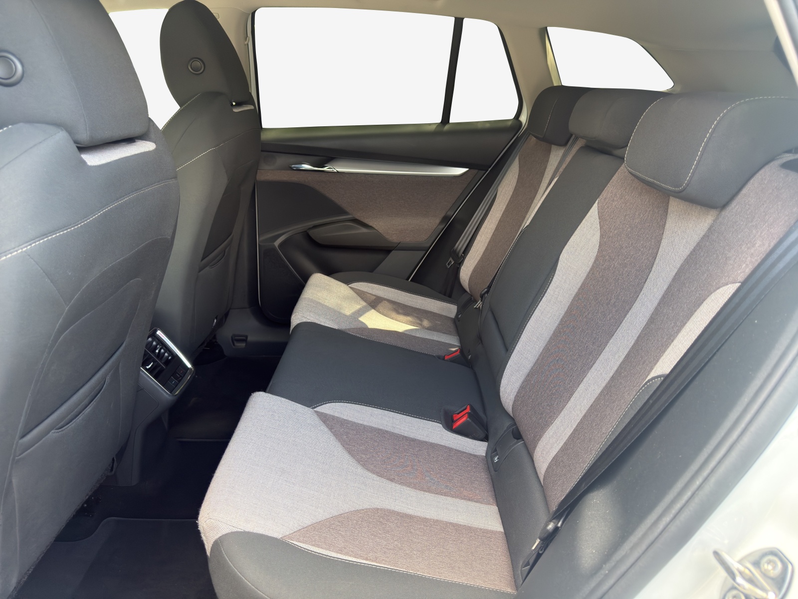 SKODA Enyaq iV 60-image-11