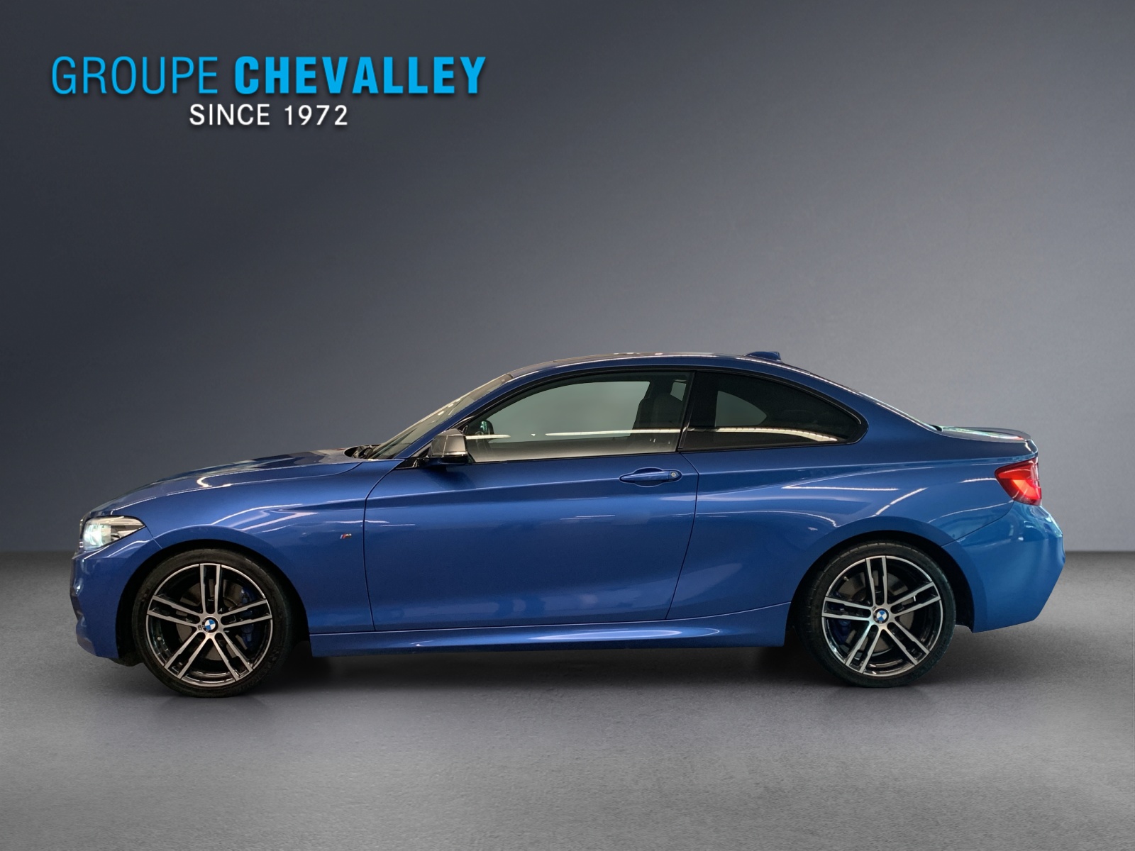 BMW M240i xDrive-showroom-element-3