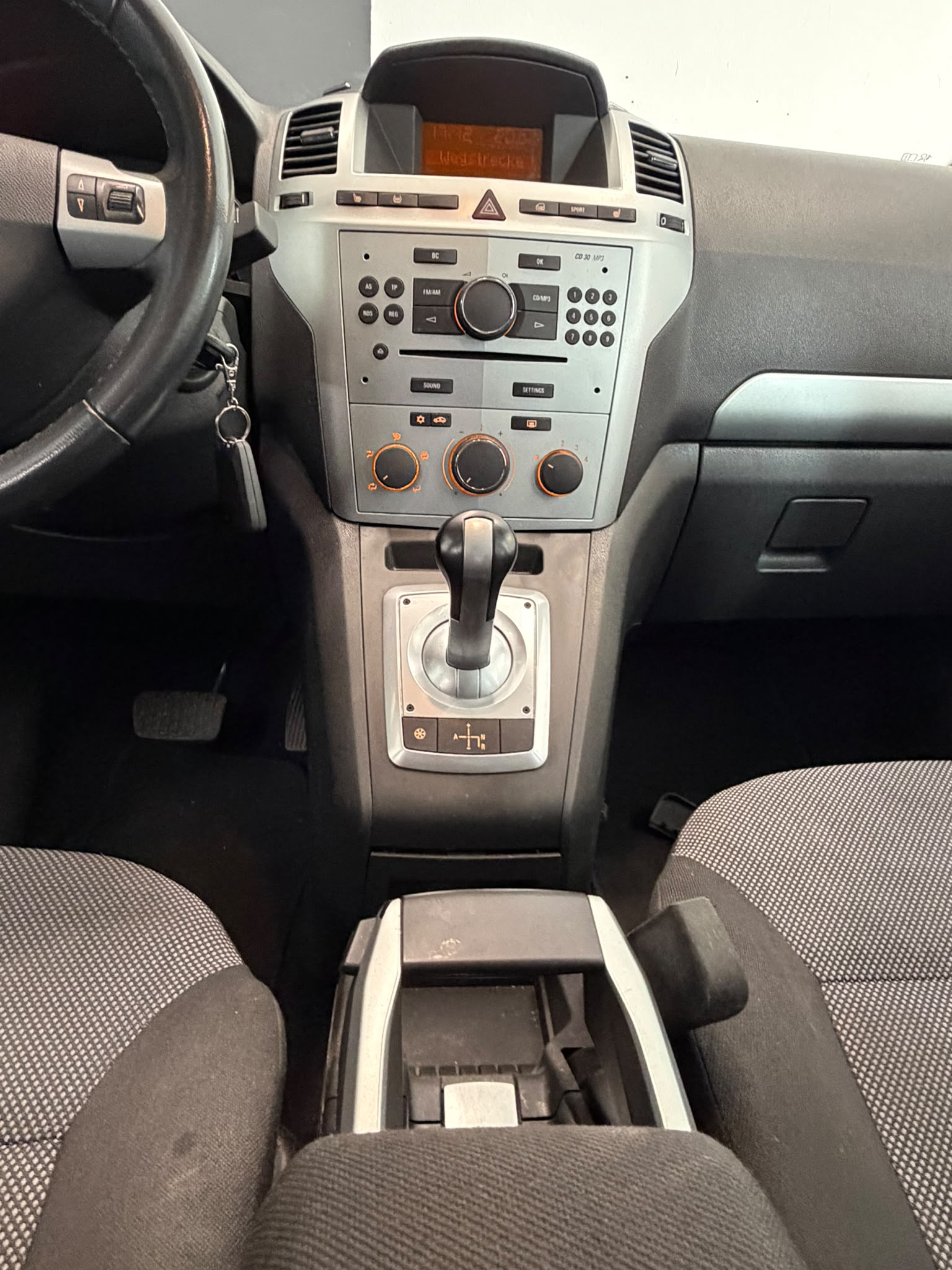 OPEL Zafira 1.8i 16V Edition ***CH-Fahrzeug***-image-9