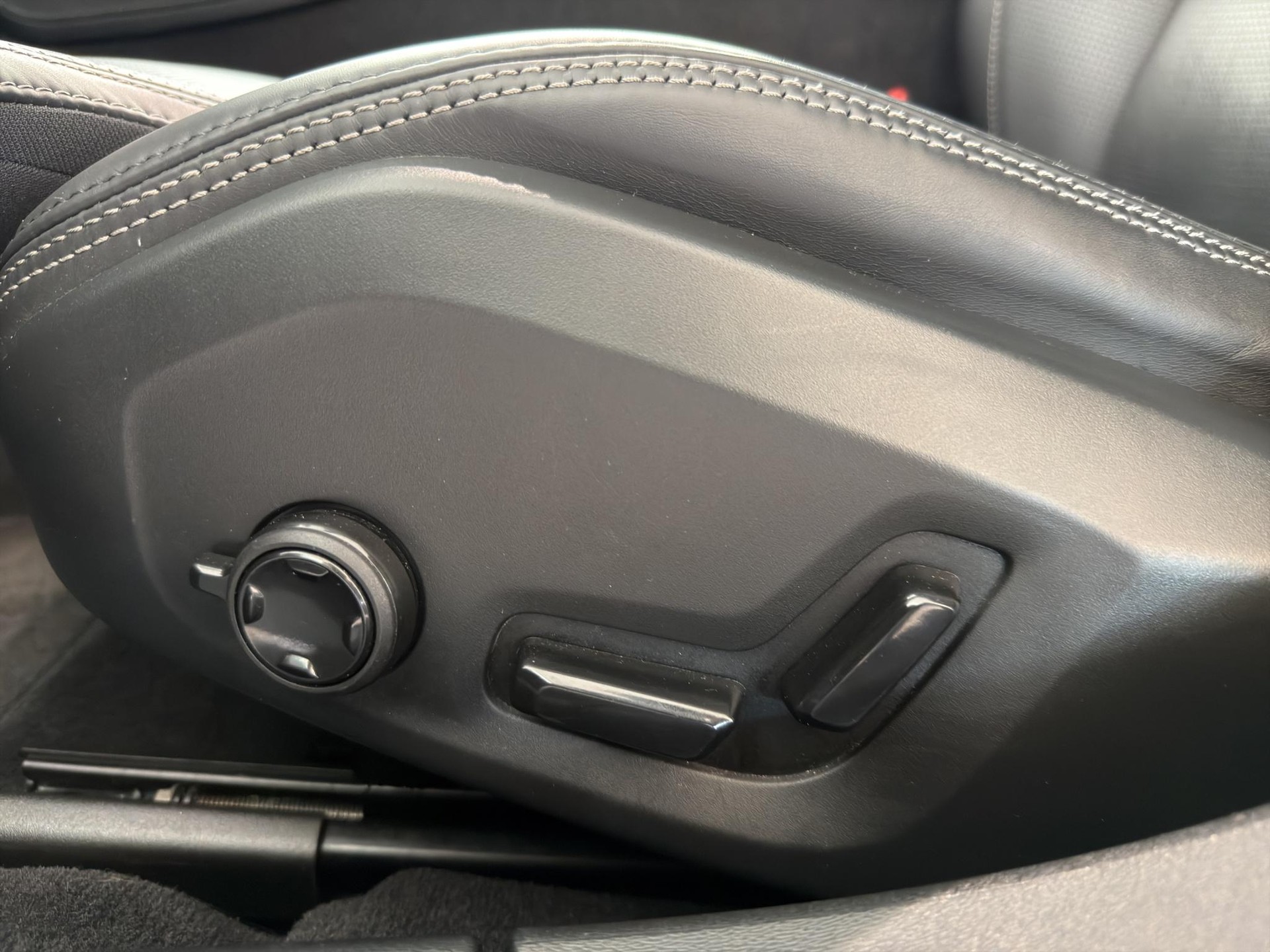 VOLVO V90 2.0 T8 TE Ultimate Dark eAWD-image-19